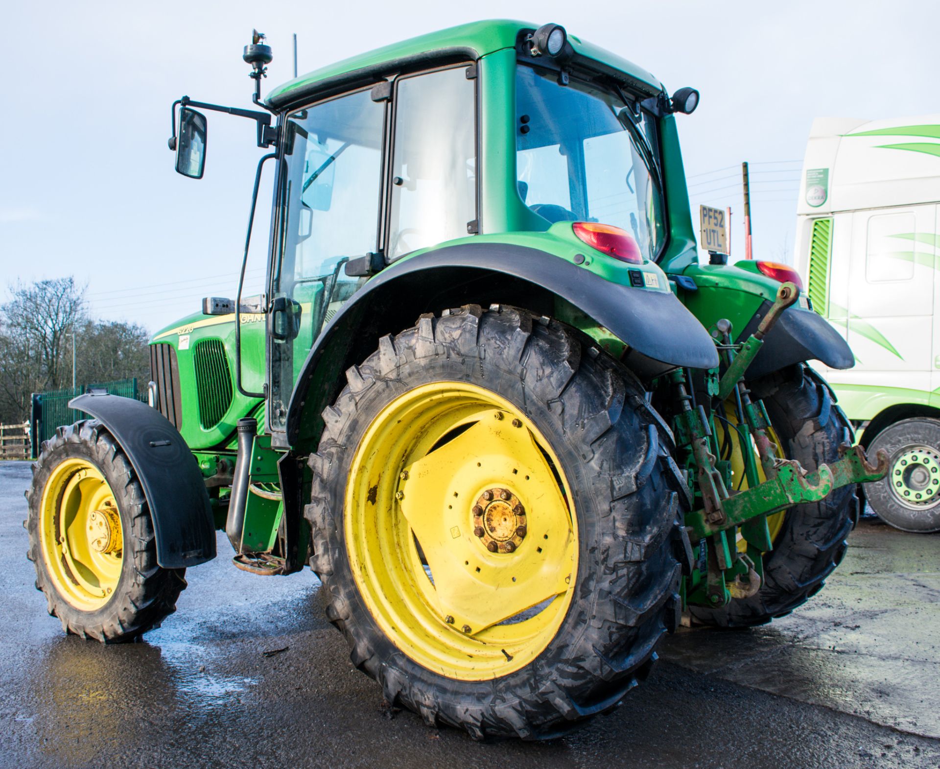 John Deere 6220 4 wheel drive diesel driven tractor - Image 3 of 10