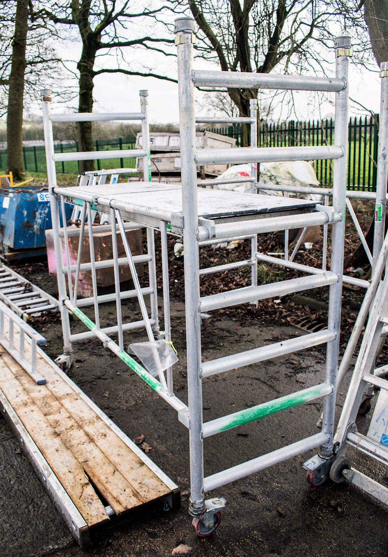 Aluminium scaffold tower - Image 2 of 2