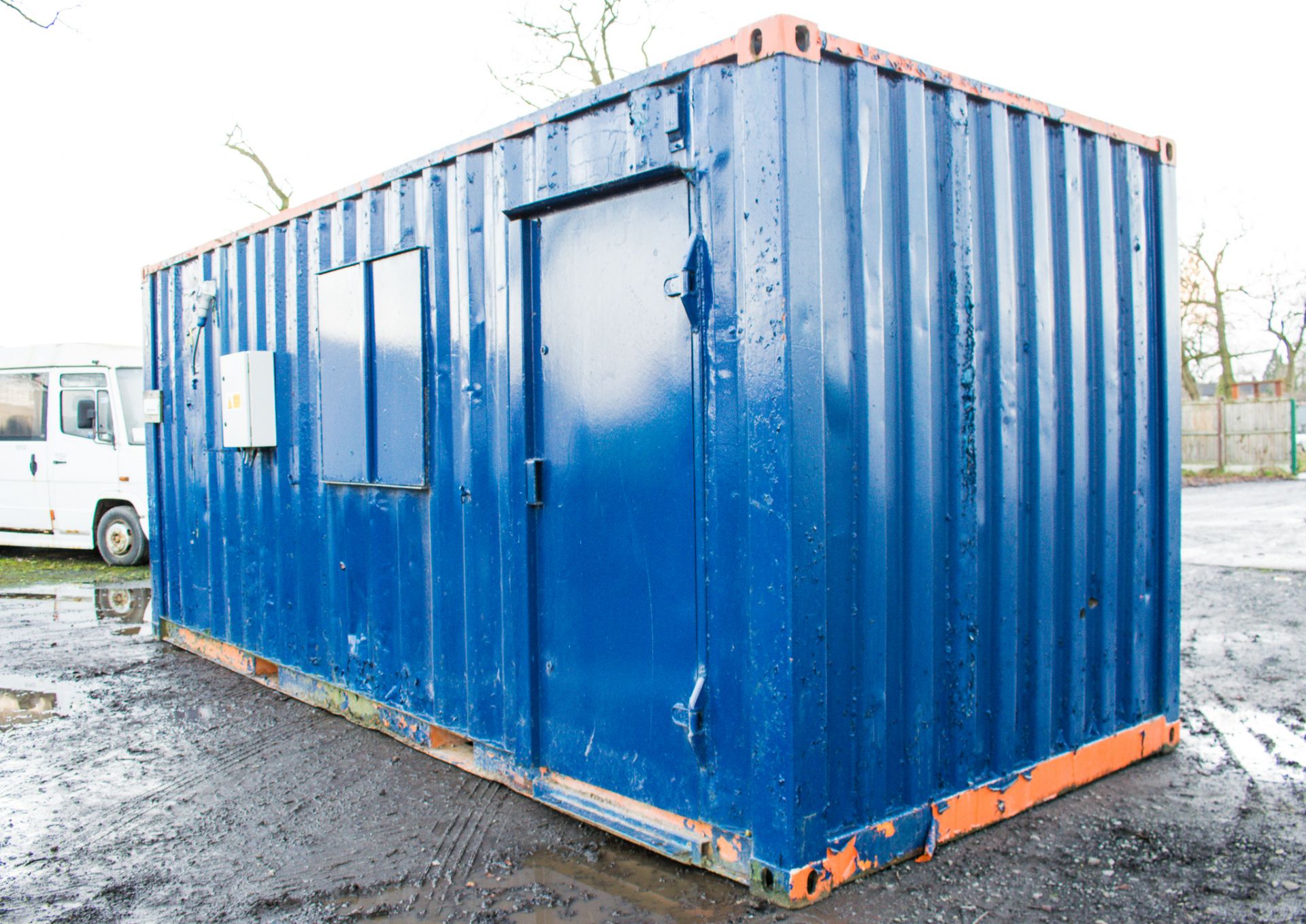 20 ft x 8 ft steel anti vandal drying room c/w keys - Image 3 of 7