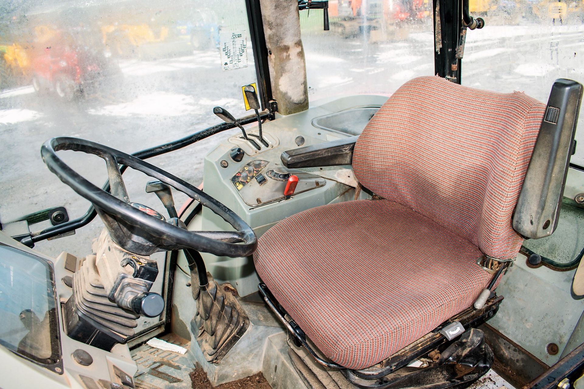 Massey Ferguson 615 Dynashift 4 wheel drive tractor - Image 9 of 10