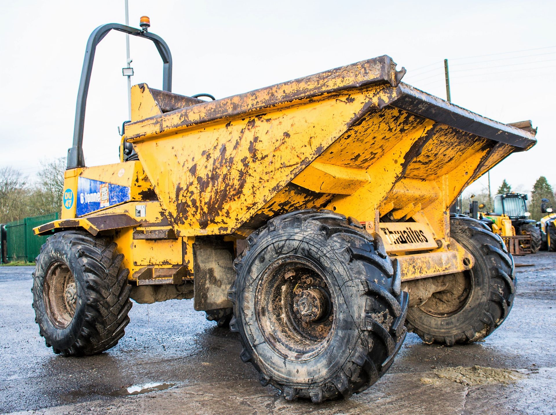 Thwaites 6 tonne straight skip dumper  Year: 2005 S/N: 7A6751 Recorded Hours: 4615 - Image 2 of 11