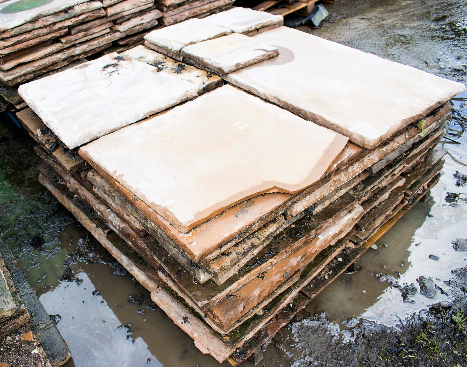 Pallet of approx. 225 sq/ft of Indian stone flags