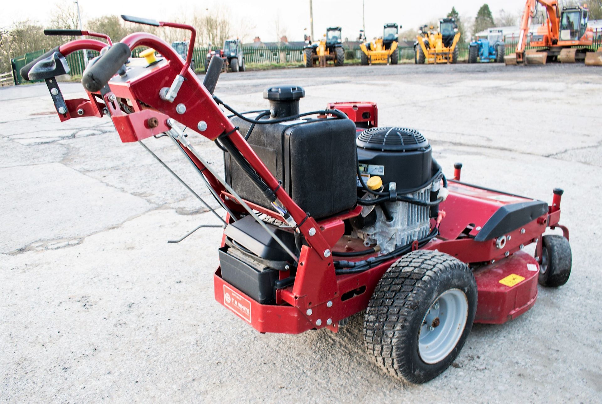 Ferris 32 petrol driven lawnmower A641171 - Image 3 of 6