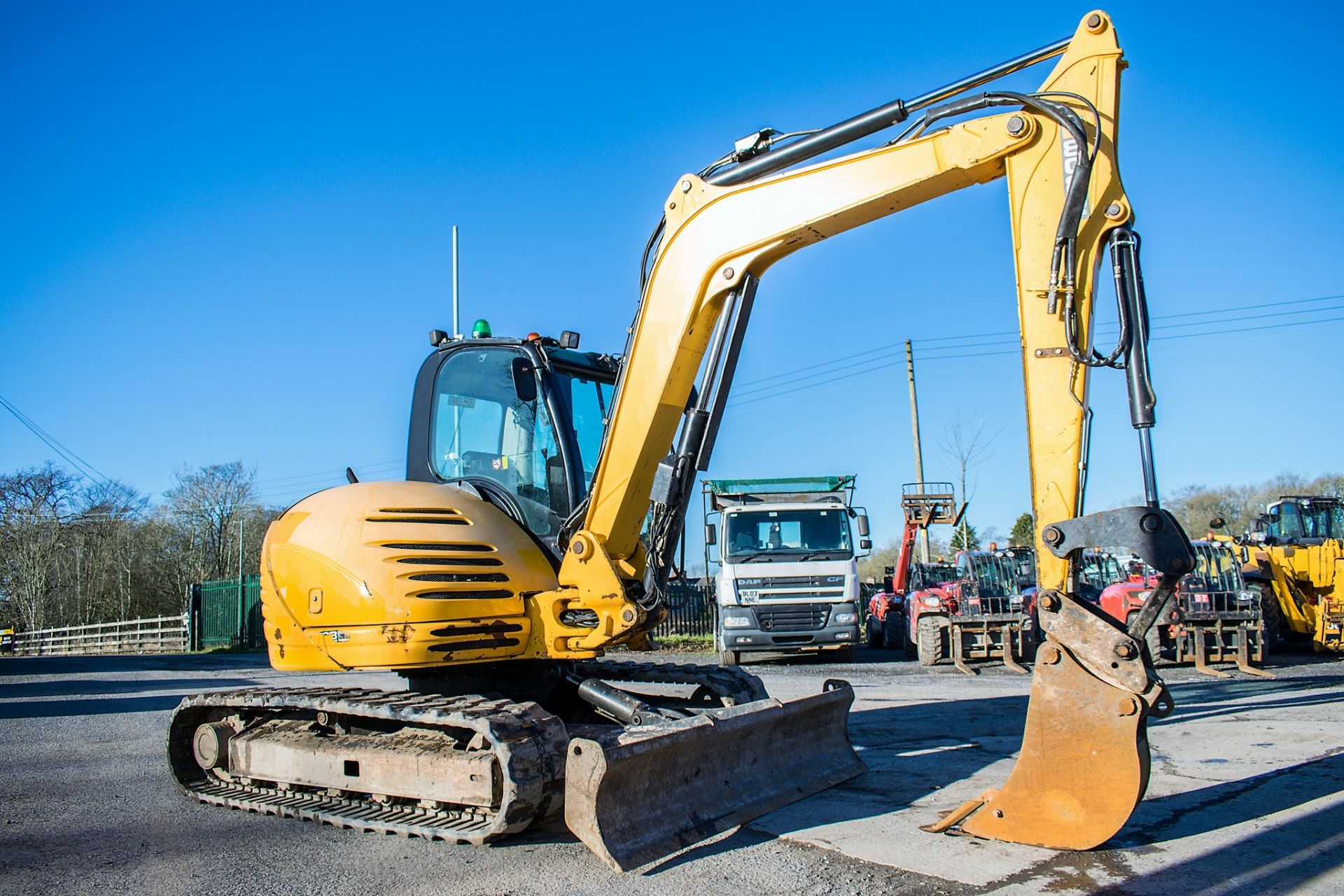 JCB 8085 ECO 8.5 tonne rubber tracked excavator Year: 2013 S/N: 1073095 Recorded Hours: 2431 - Image 2 of 12