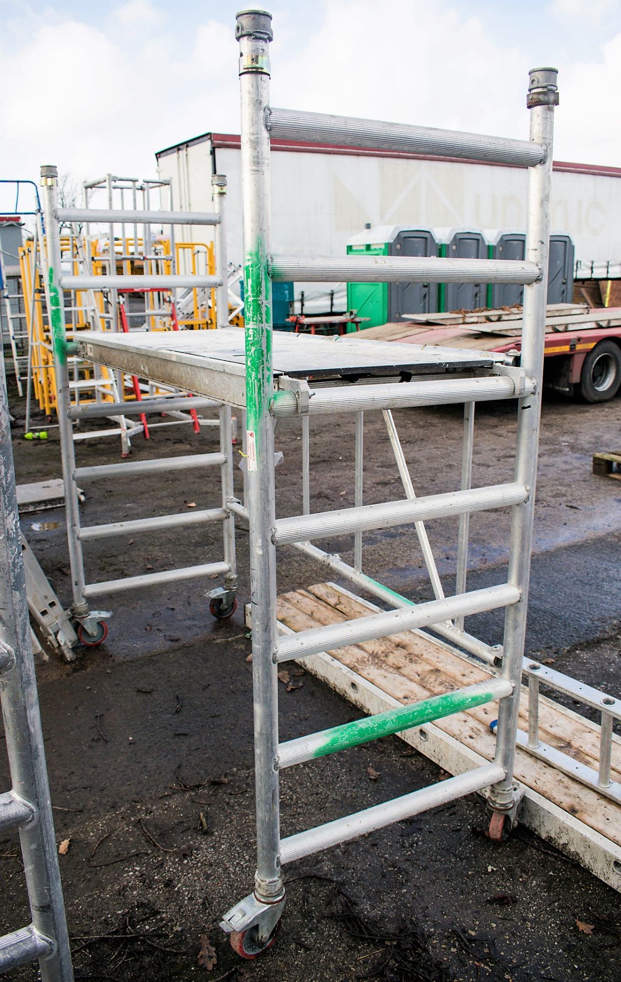 Aluminium scaffold tower