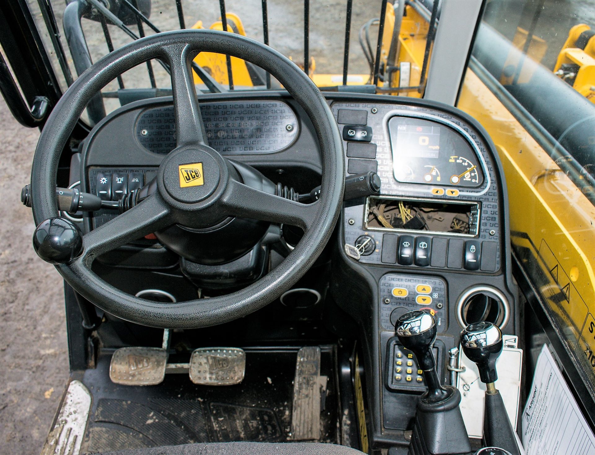 JCB 535-125 12.5 metre telescopic handler  Year: 2015 S/N: 02350437 Rec Hours: 2350 c/w sway - Image 13 of 14