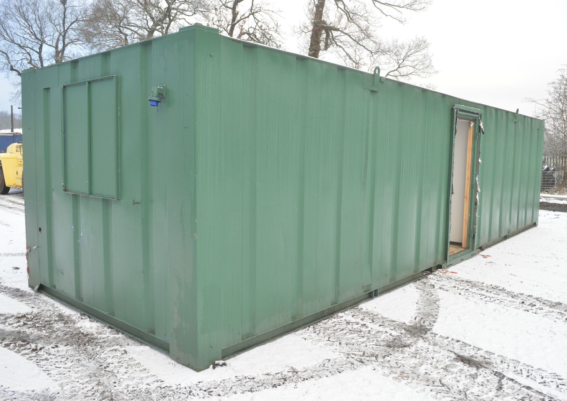 32 ft x 10 ft steel anti vandal site unit  Comprising of 2 rooms * 1 locked door but one door - Image 3 of 7