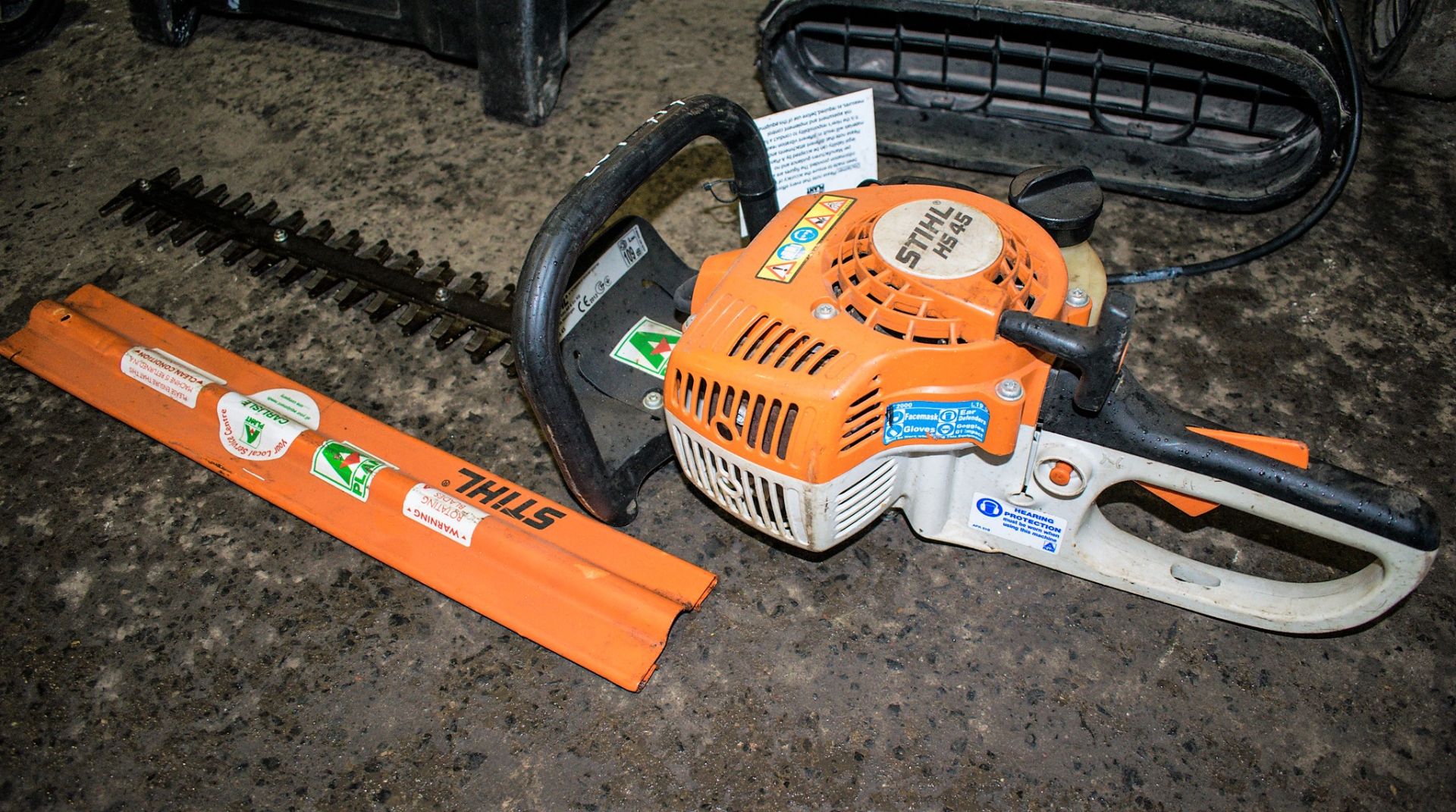 Stihl HS45 petrol driven hedge trimmer A647101