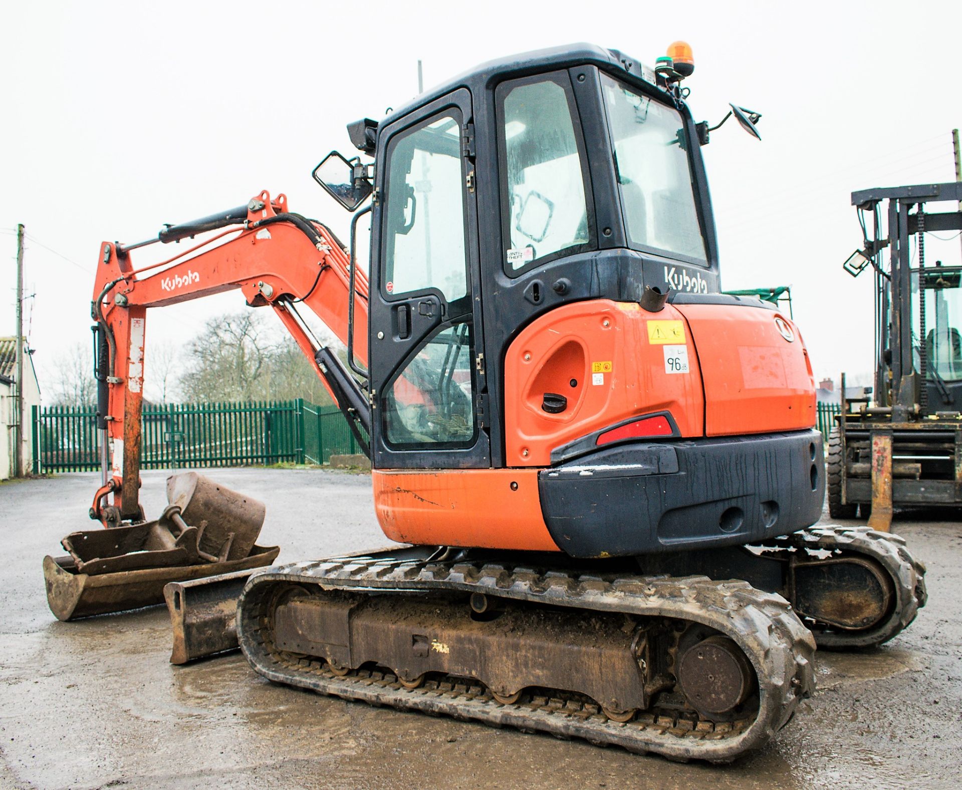 Kubota U48-4 4.8 tonne rubber tracked excavator Year: 2011 S/N: 50400 Recorded Hours: 5261 blade, - Image 3 of 11