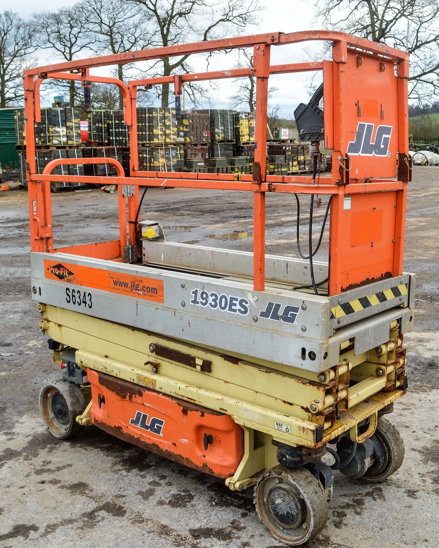 JLG 1930 ES battery electric scissor lift - Image 2 of 5