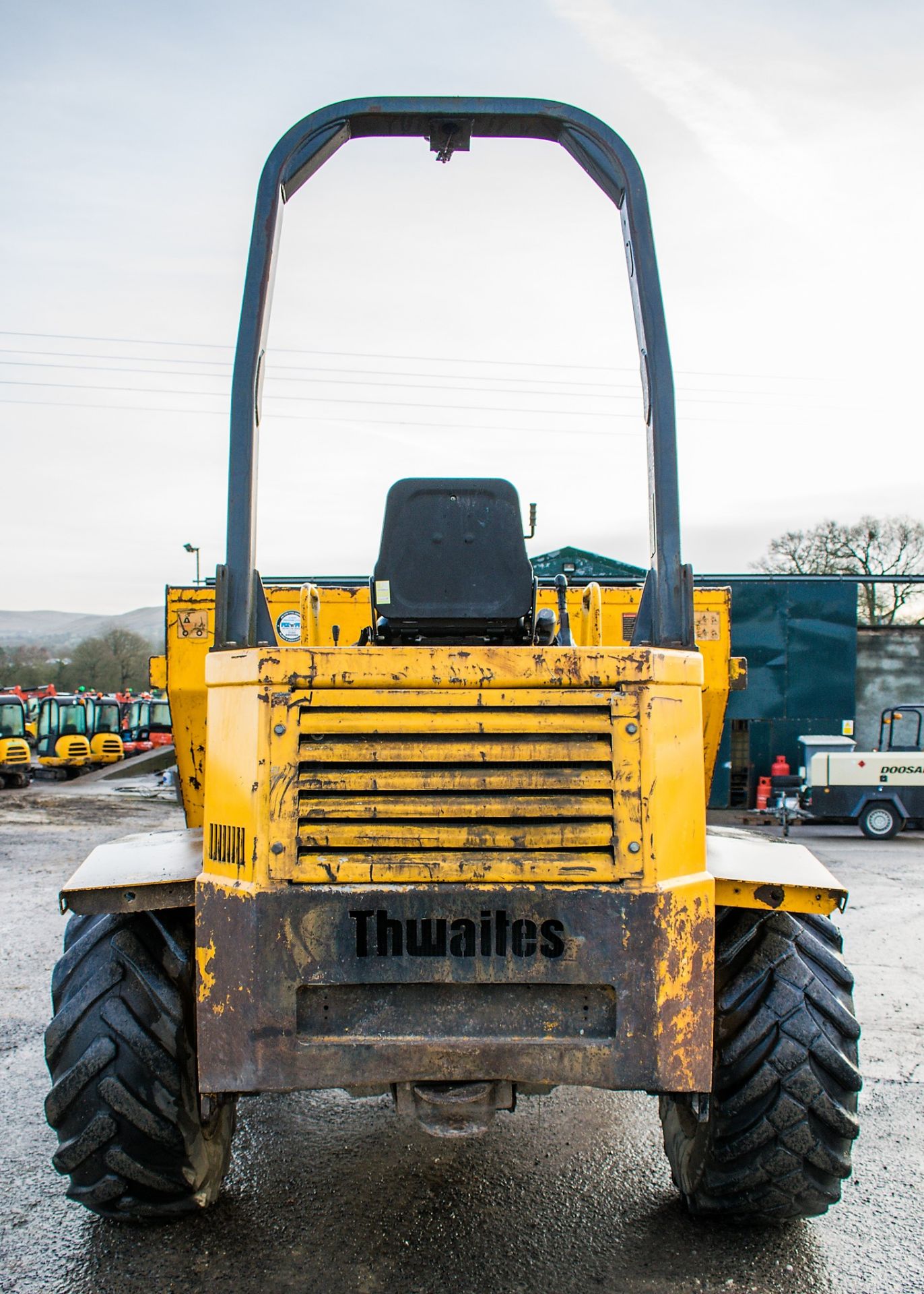 Thwaites 6 tonne straight skip dumper  Year: 2005 S/N: 7A6751 Recorded Hours: 4615 - Image 6 of 11