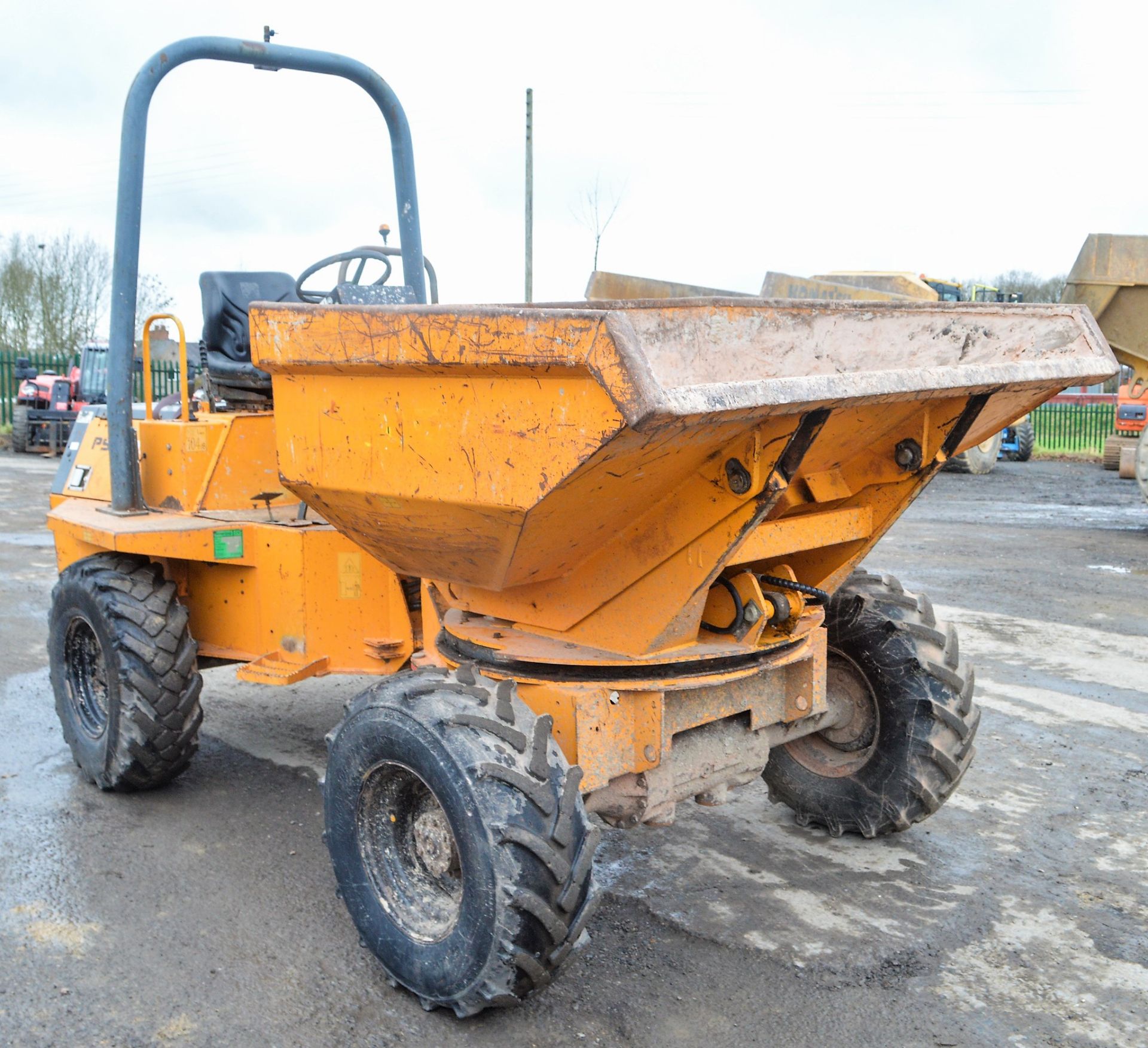 Benford Terex 3 tonne swivel skip dumper Year: 2005 S/N: E509FD186 Recorded Hours: 2322 DPR090 - Image 2 of 12