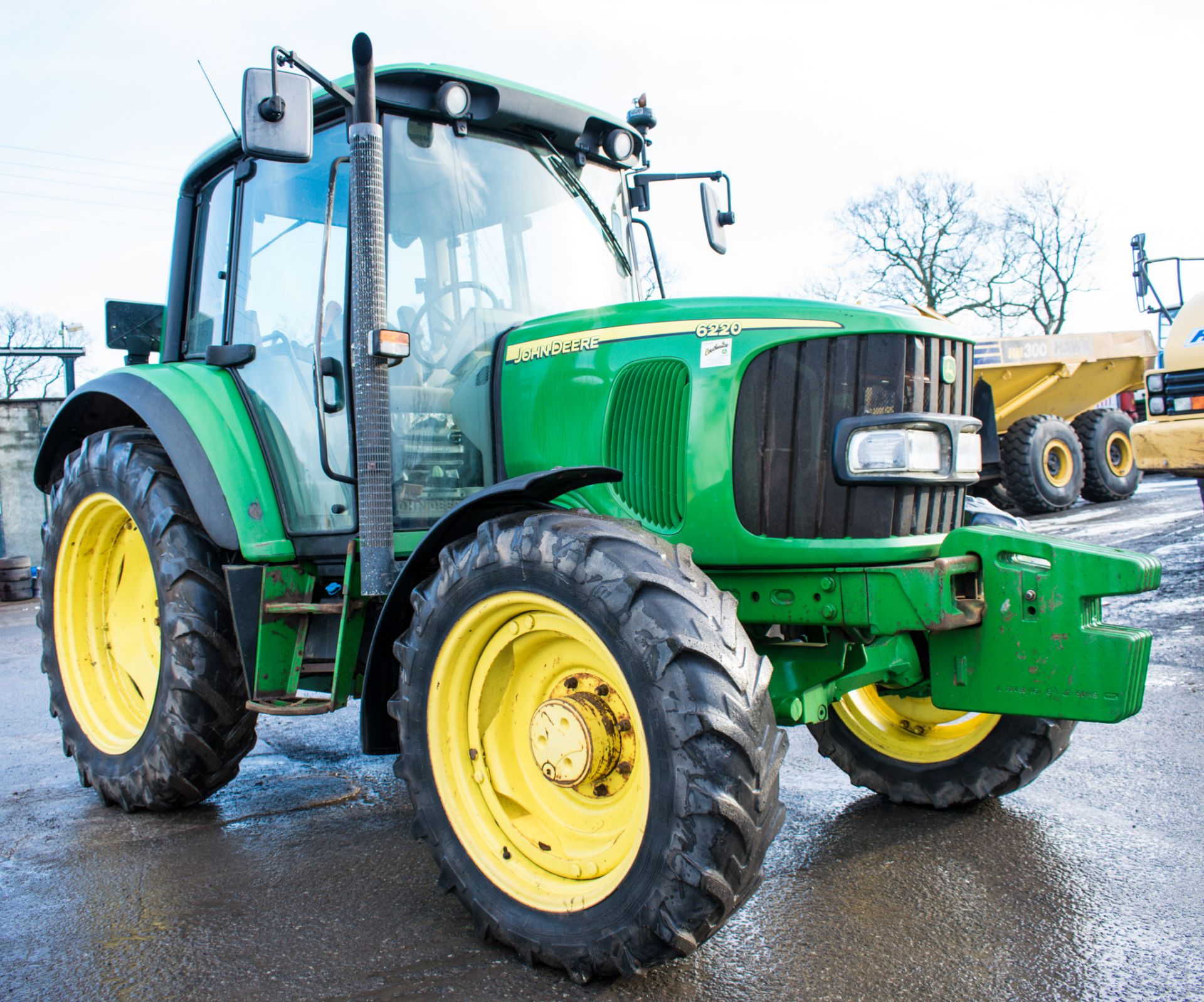 John Deere 6220 4 wheel drive diesel driven tractor - Image 2 of 10