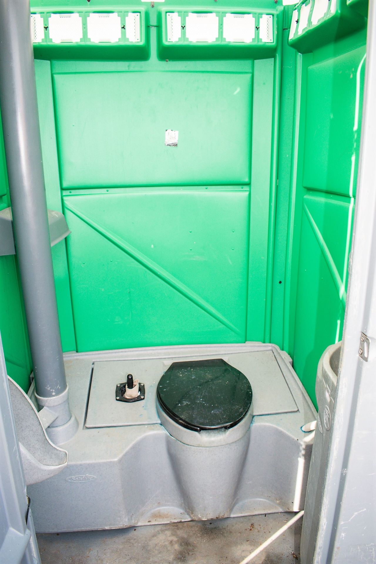 Plastic portable site toilet A124073 - Image 2 of 2