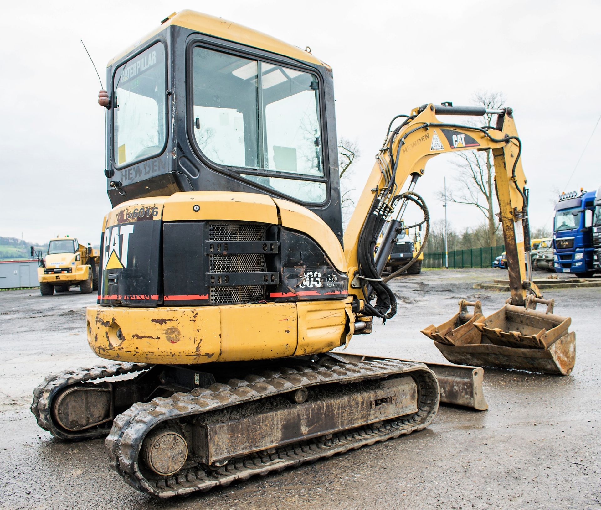 Caterpillar 303 CR 3 tonne zero tail swing rubber tracked excavator Year: 2005 S/N: 107961 - Image 4 of 13