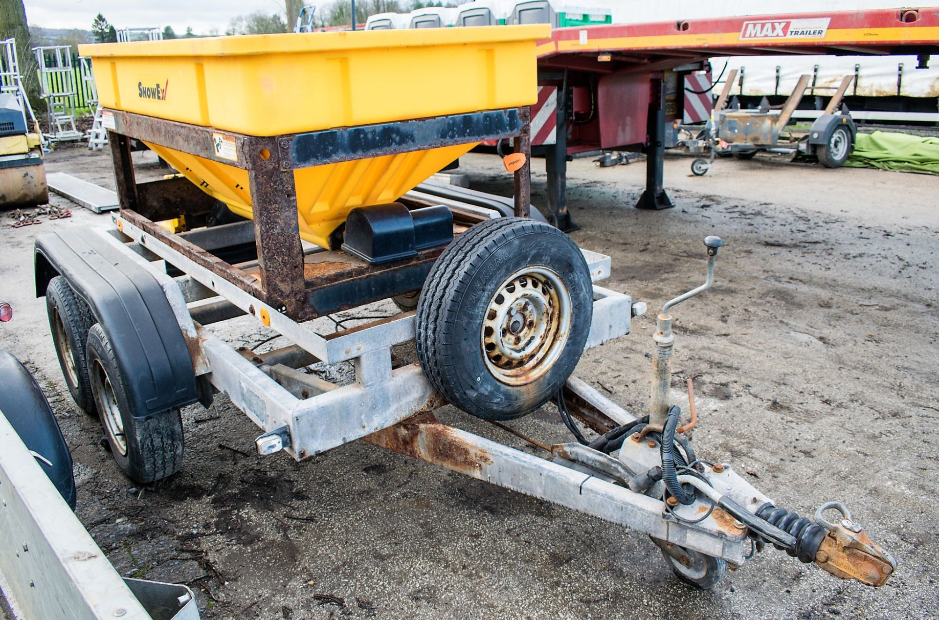 SnowEx 7500 tandem axle salt/grit spreader - Image 4 of 6