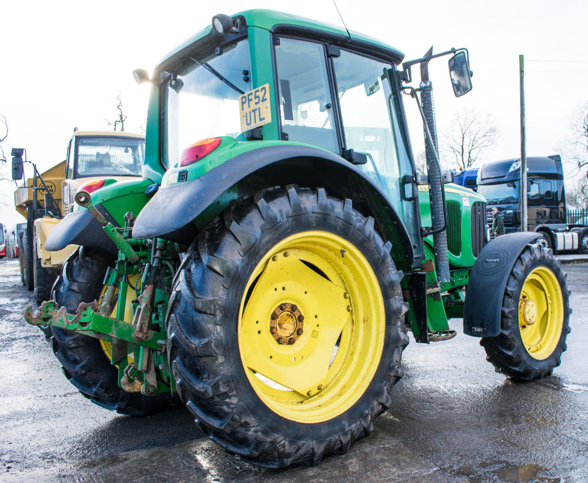 John Deere 6220 4 wheel drive diesel driven tractor - Image 4 of 10