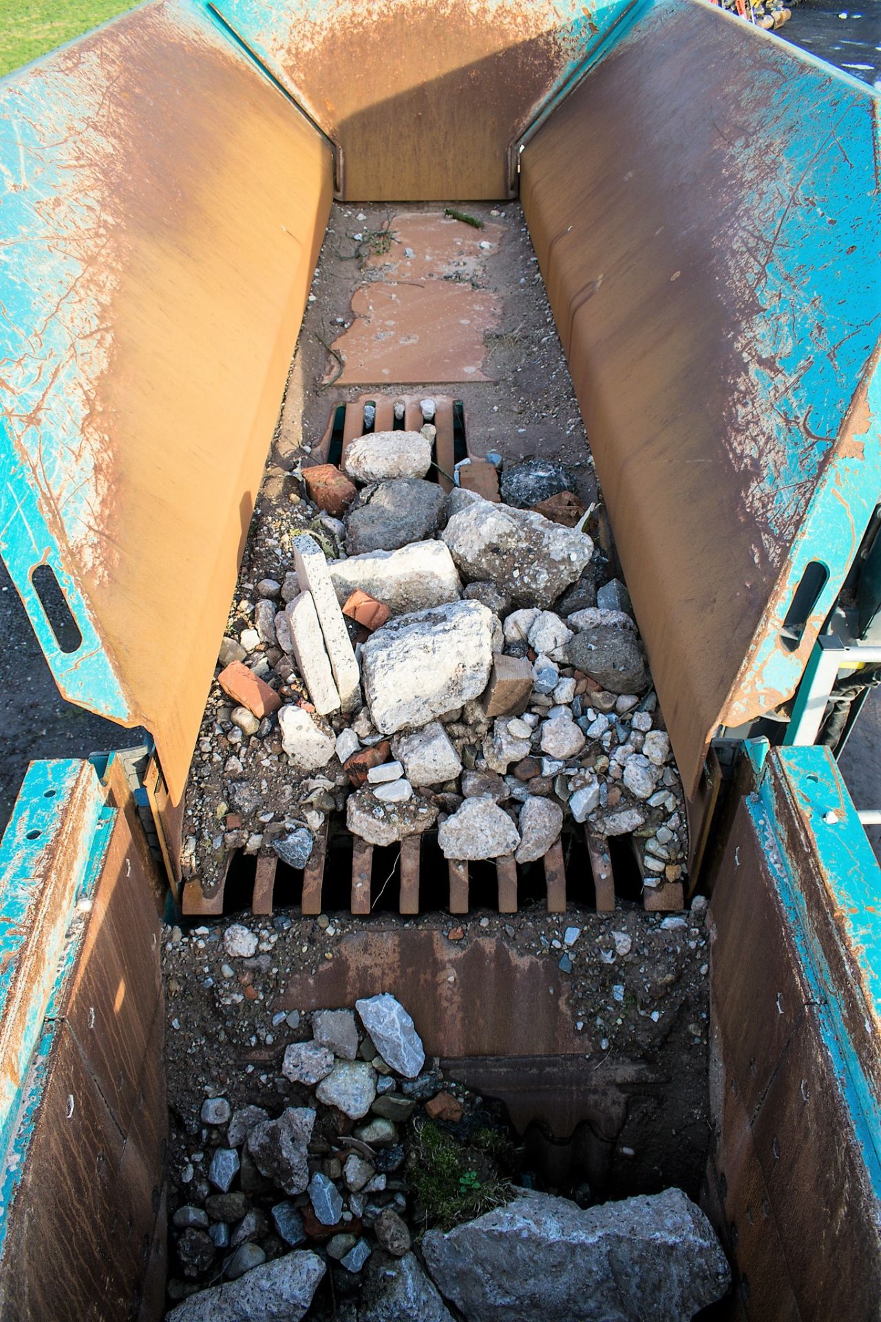 Powerscreen Premiertrak 400X post screen jaw crusher Year: 2017 S/N: 64742 Recorded Hours: 470 - Image 11 of 18