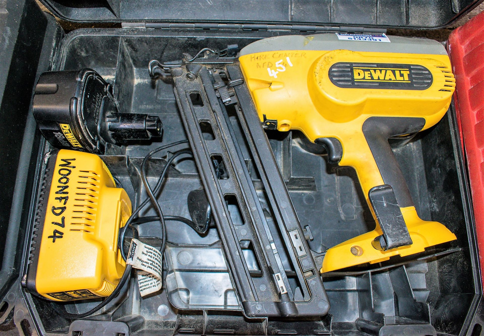 Dewalt 18v cordless nail gun c/w battery, charger & carry case