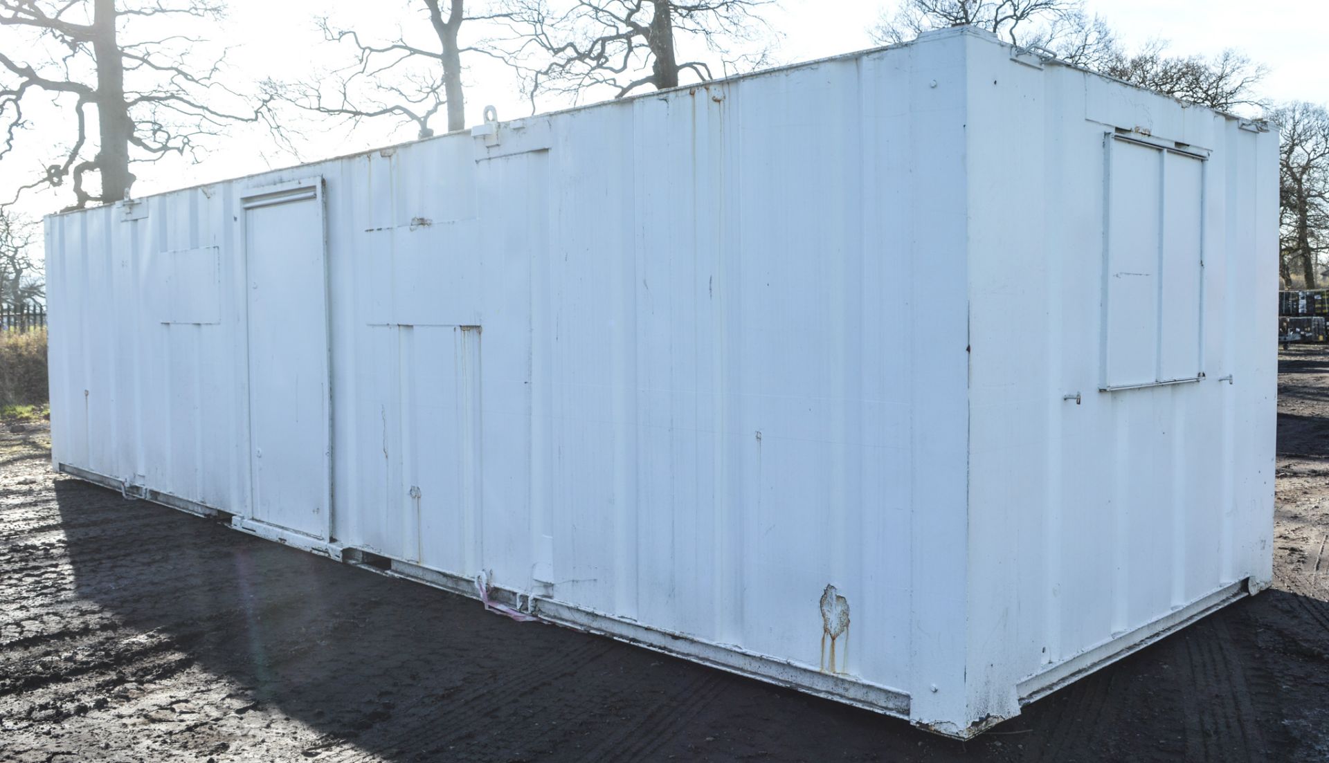 32 ft x 10 ft steel anti vandal site office unit  c/w keys in office  A518977 - Image 4 of 6