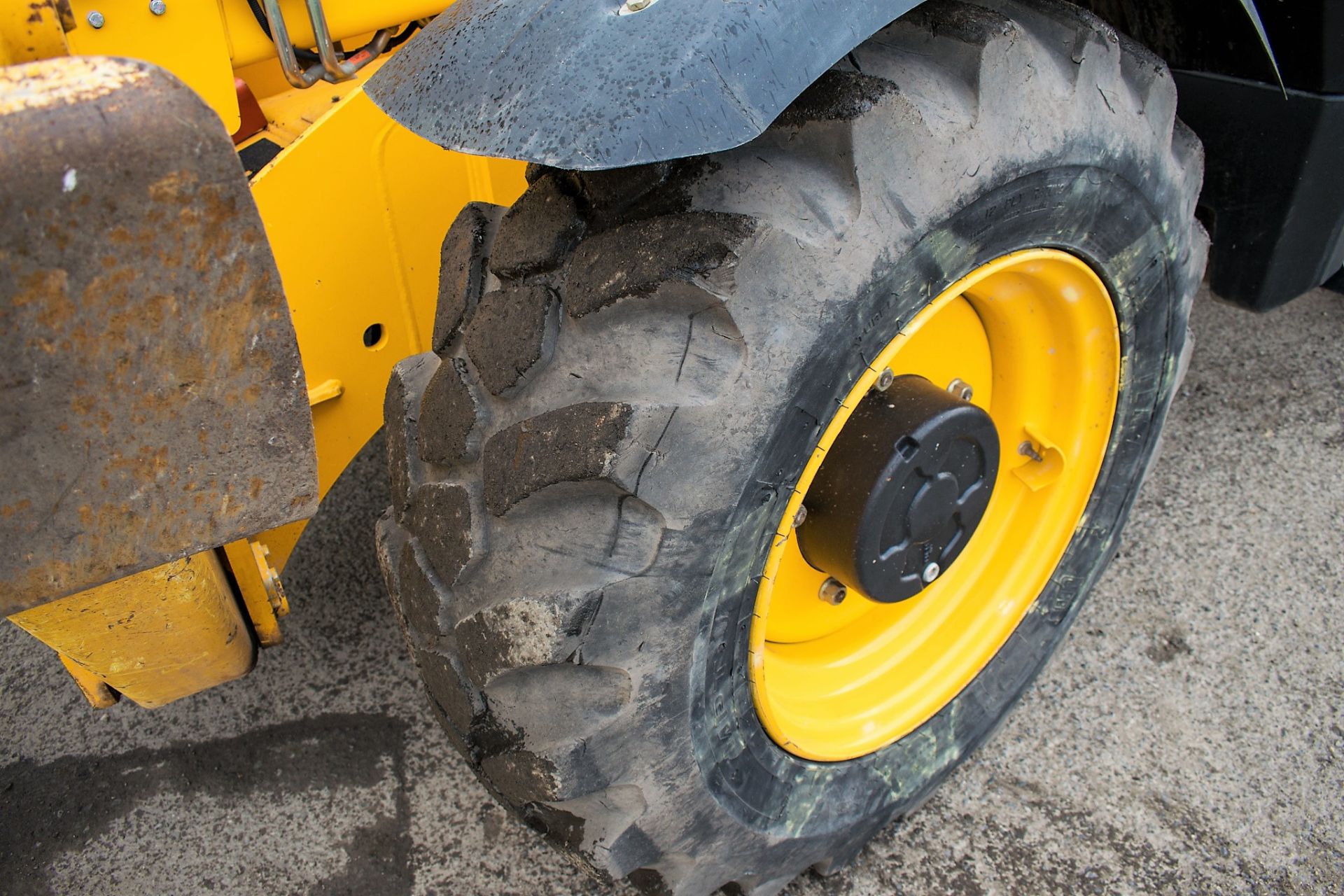 JCB 535-125 Hi-Viz 12.5 metre telescopic handler Year: 2015 S/N: 2345430 Recorded Hours: 1919 c/w - Image 8 of 14