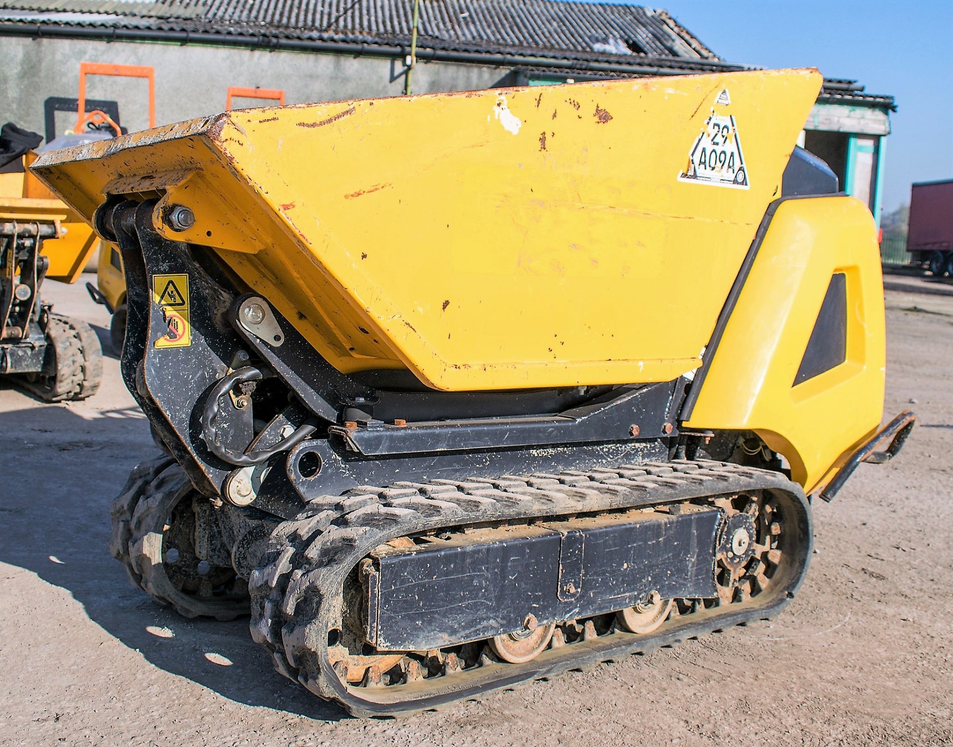 JCB HTD-5 Dumpster 500 kg diesel driven tracked walk behind hi tip dumper Year: 2016 S/N: 1593593