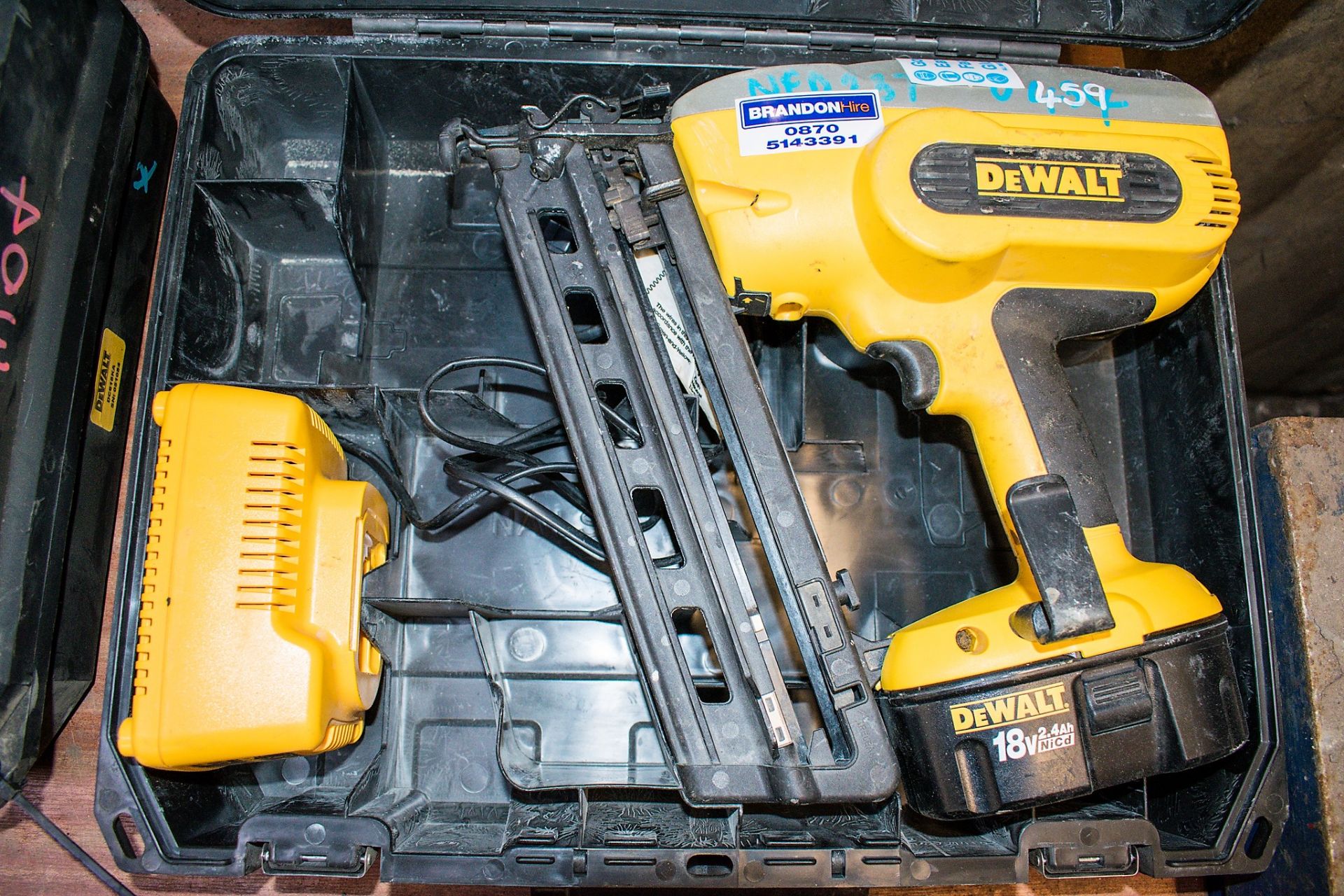 Dewalt 18v cordless nail gun c/w battery, charger & carry case