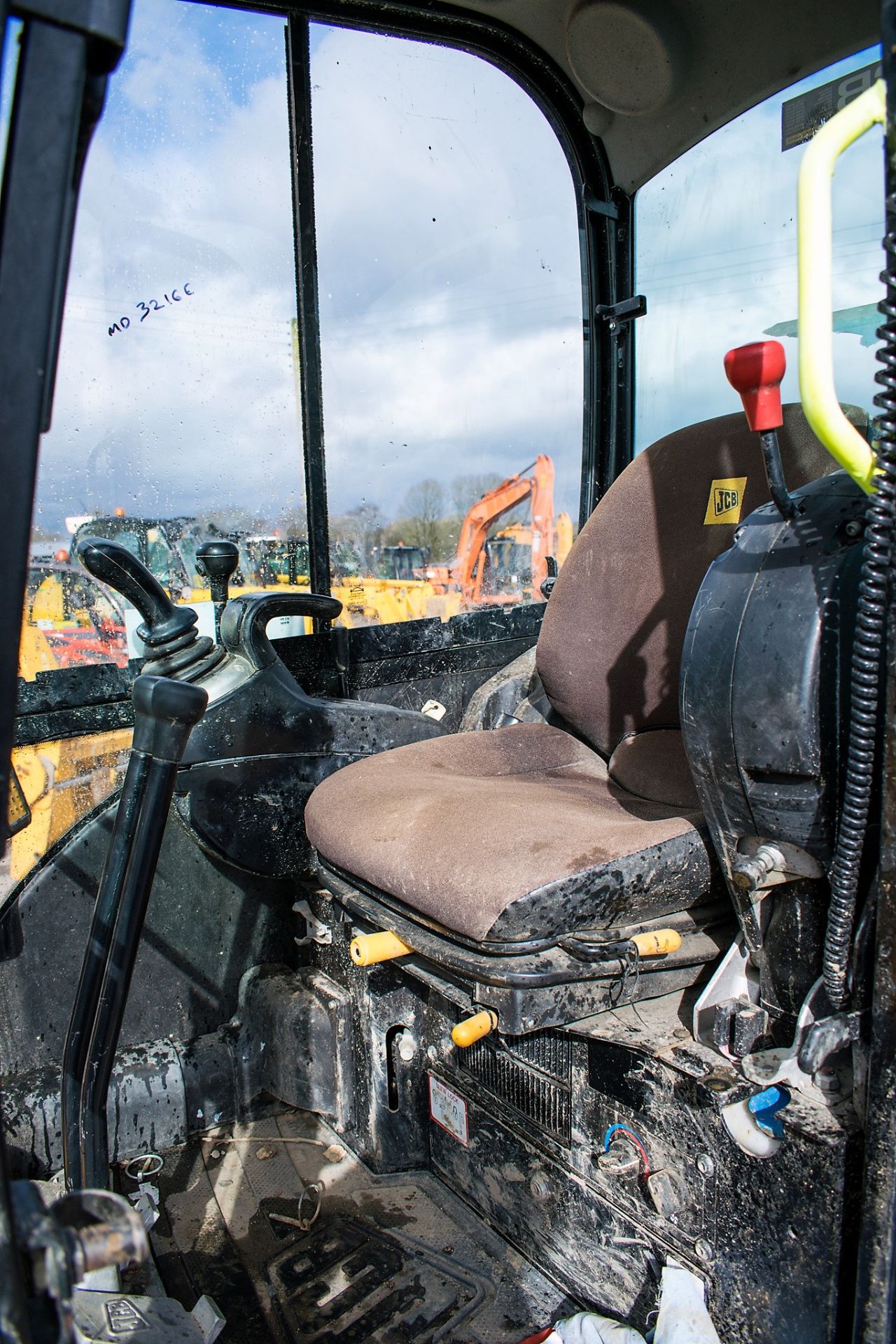 JCB 8025 ZTS 2.5 tonne rubber tracked mini excavator Year: 2013 S/N: 2226123 Recorded Hours: 2573 - Image 12 of 12