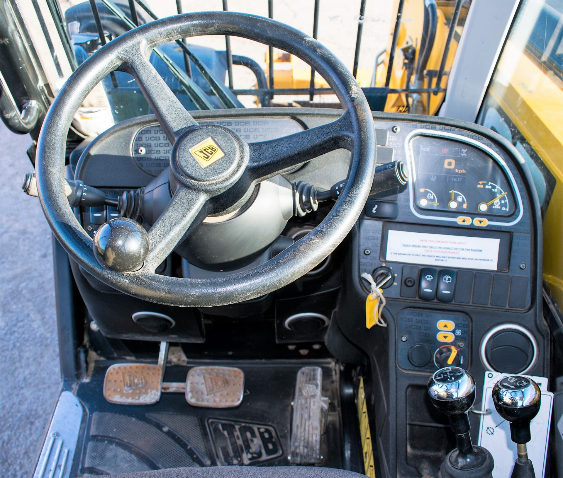 JCB 535-95 9.5 metre telescopic handler Year: 2015 S/N: 2346774 Recorded Hours: 1373 c/w turbo - Image 13 of 14