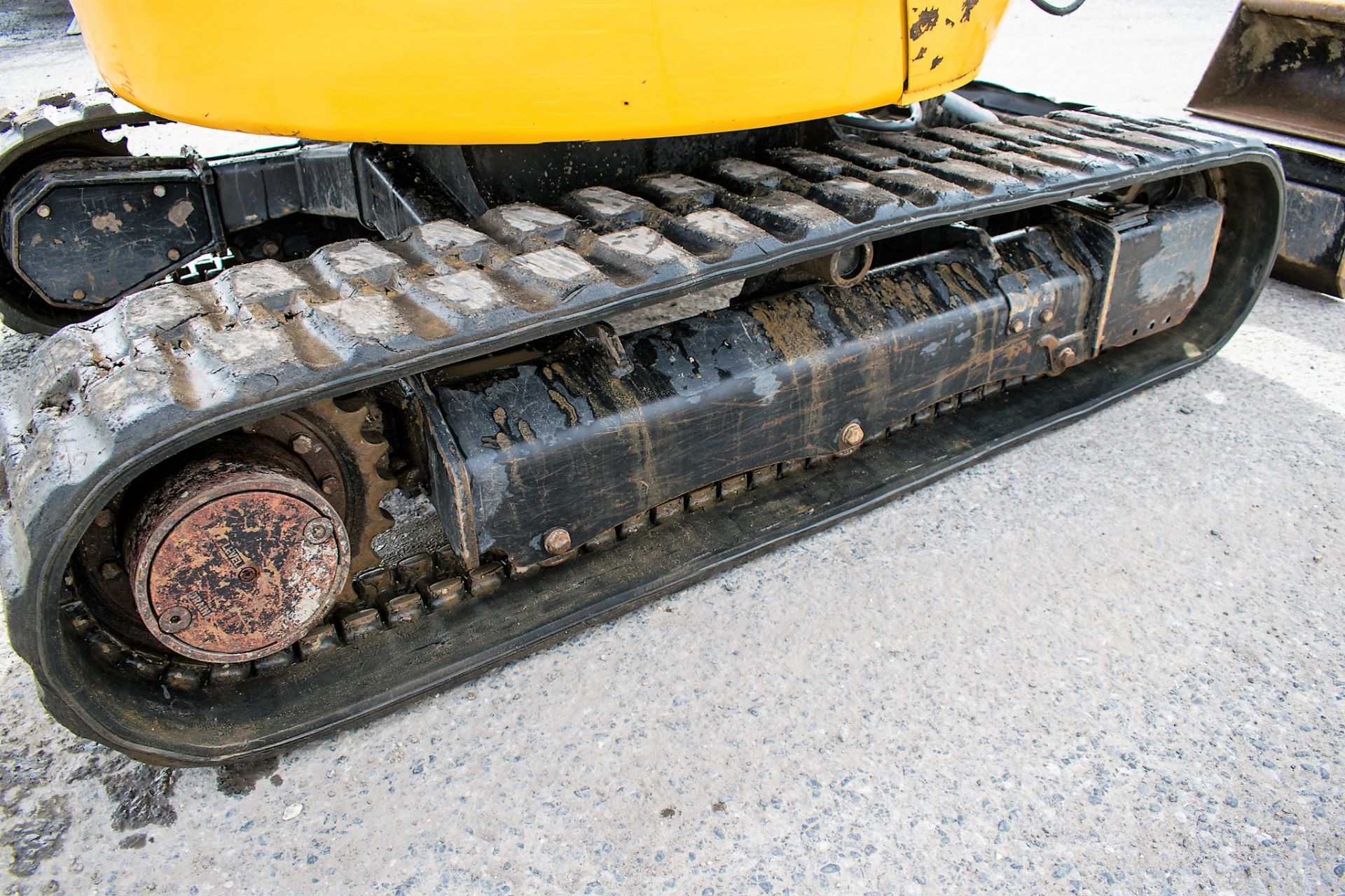 JCB 8025 ZTS 2.5 tonne rubber tracked mini excavator Year: 2013 S/N: 2226123 Recorded Hours: 2573 - Image 8 of 12