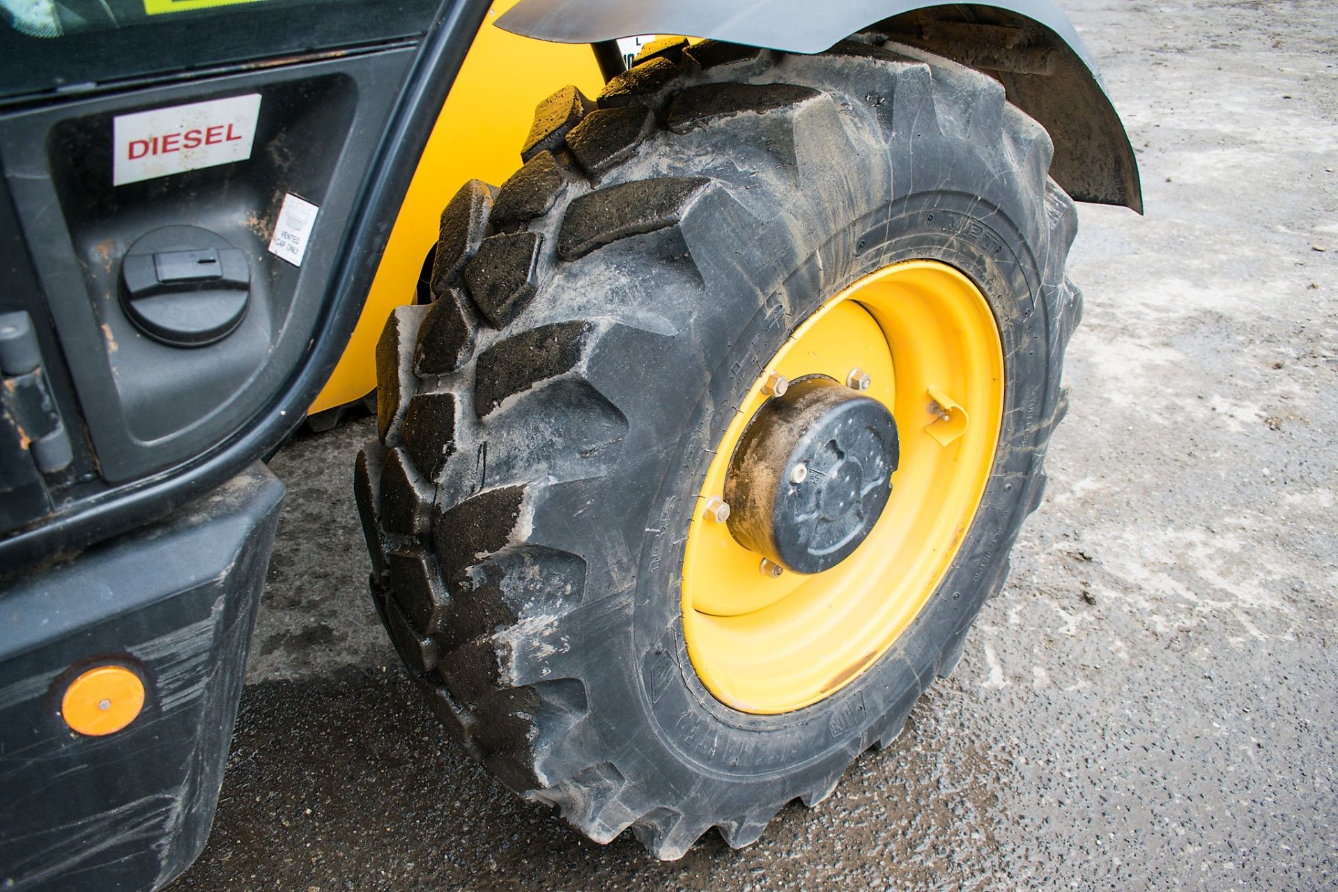 JCB 535-125 Hi-Viz 12.5 metre telescopic handler Year: 2015 S/N: 2345427 Recorded Hours: 2058 c/w - Image 7 of 13