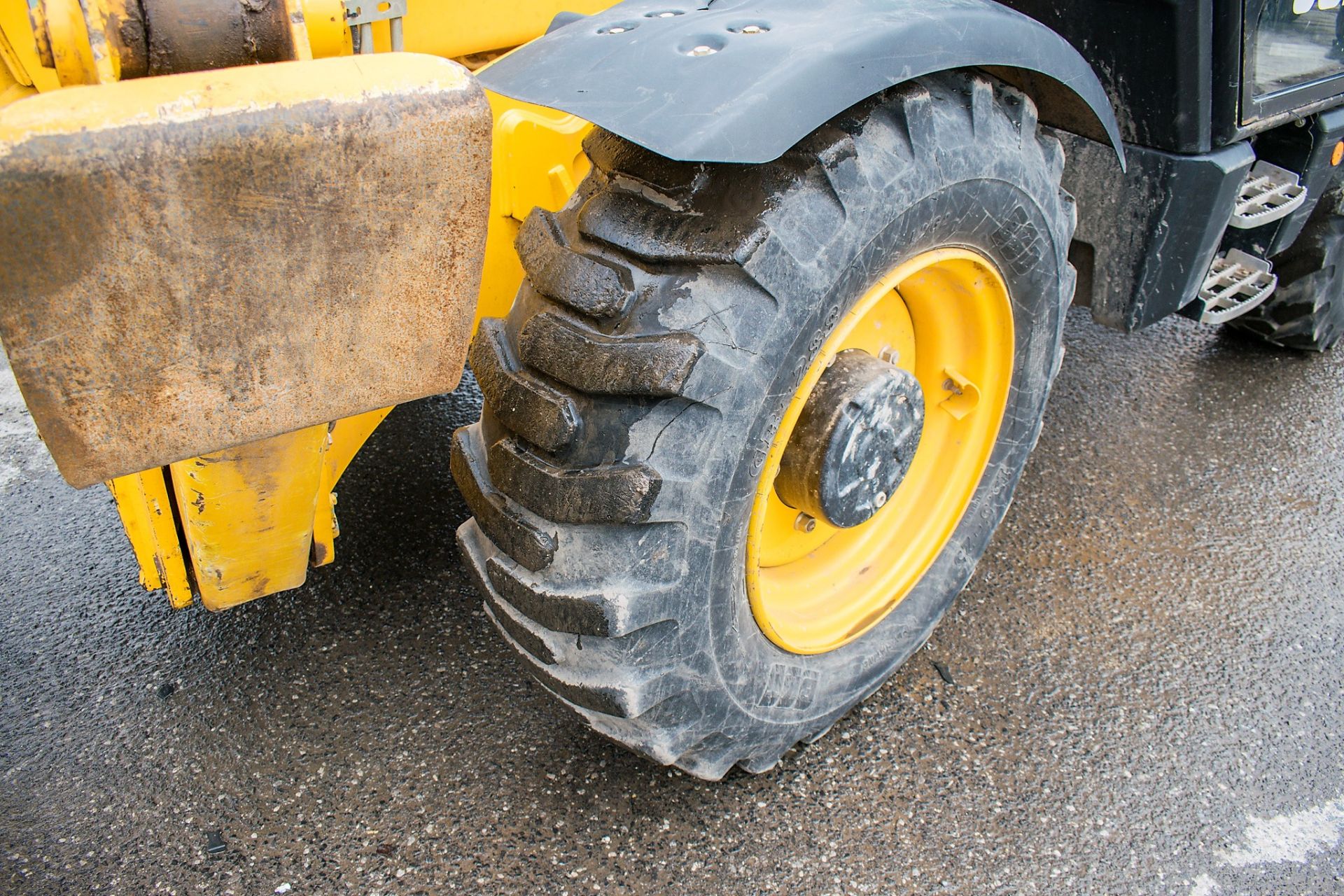 JCB 535-125 Hi-Viz 12.5 metre telescopic handler Year: 2015 S/N: 2345427 Recorded Hours: 2058 c/w - Image 8 of 13