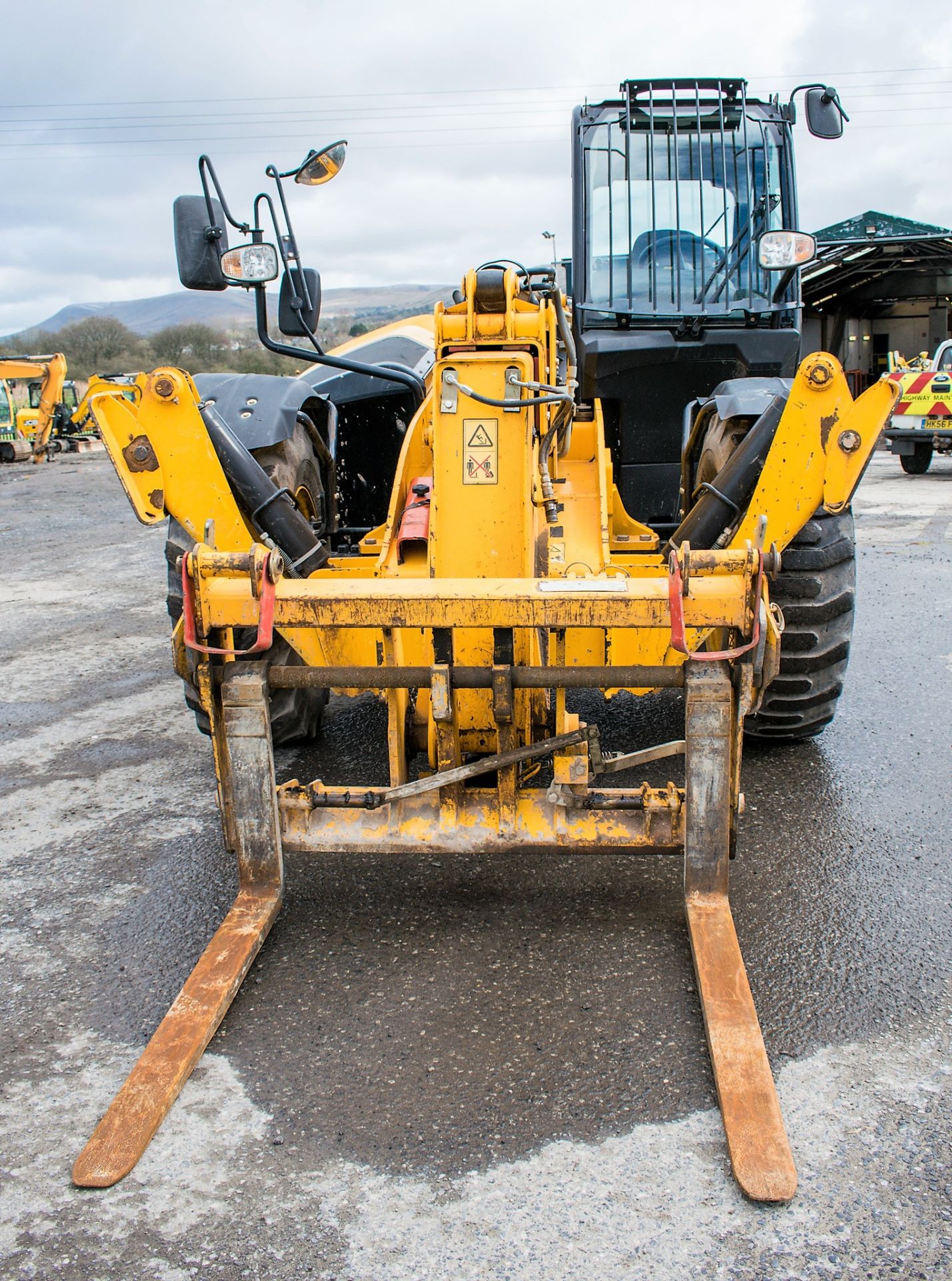 JCB 535-125 Hi-Viz 12.5 metre telescopic handler Year: 2015 S/N: 2345427 Recorded Hours: 2058 c/w - Image 5 of 13