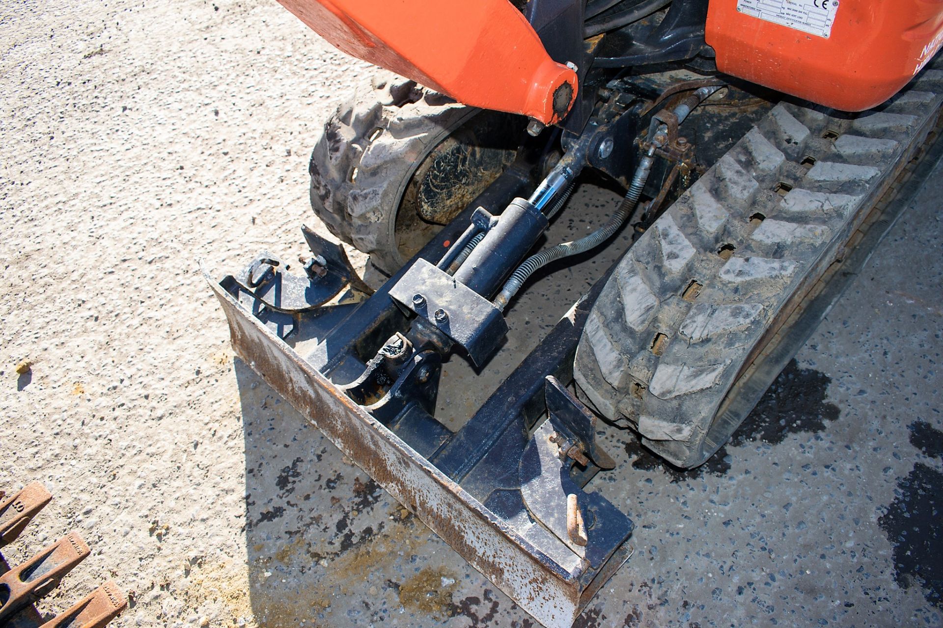 Kubota K008-3 0.8 tonne rubber tracked micro excavator Year: 2017 S/N: 29287 Recorded Hours: 417 - Image 10 of 12