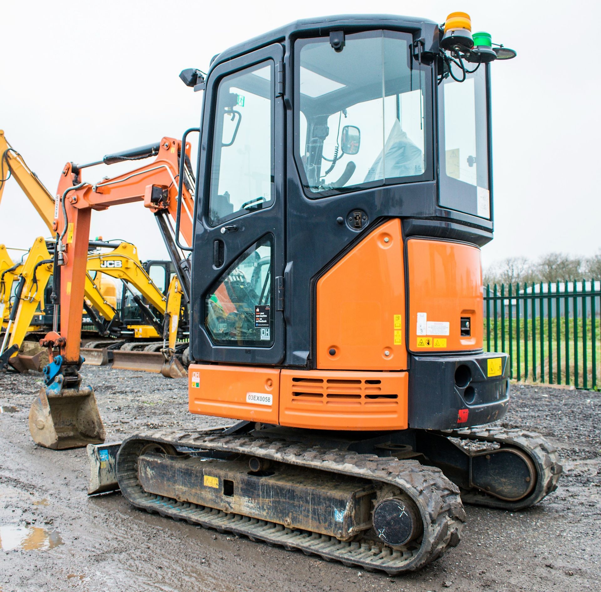 Hitachi ZX26U-5A 2.6 tonne rubber tracked mini excavator Year: 2016 S/N: 30968 Recorded Hours: - Image 3 of 12