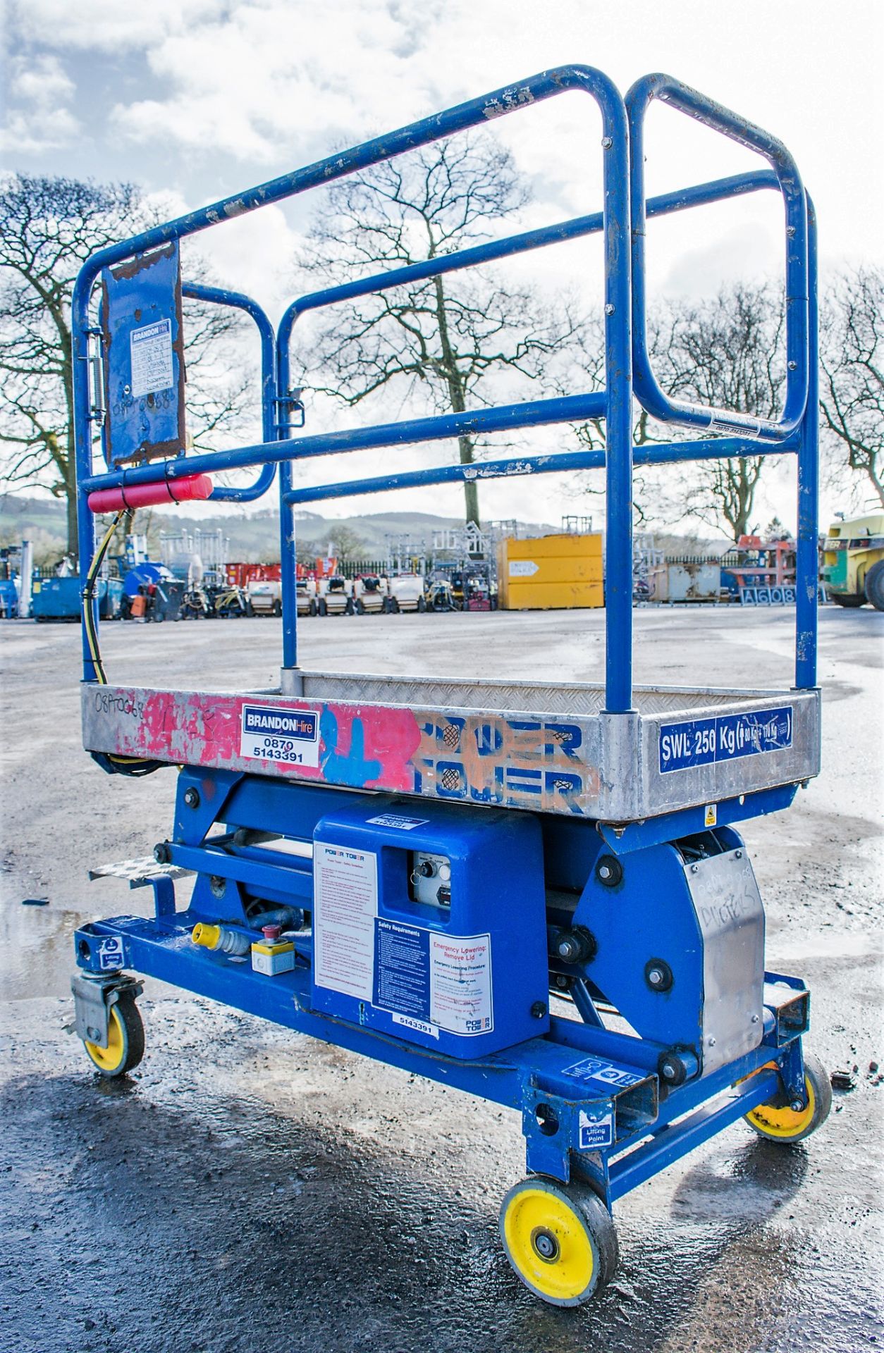 Power Tower battery electric scissor lift 08PT0068 - Image 3 of 5