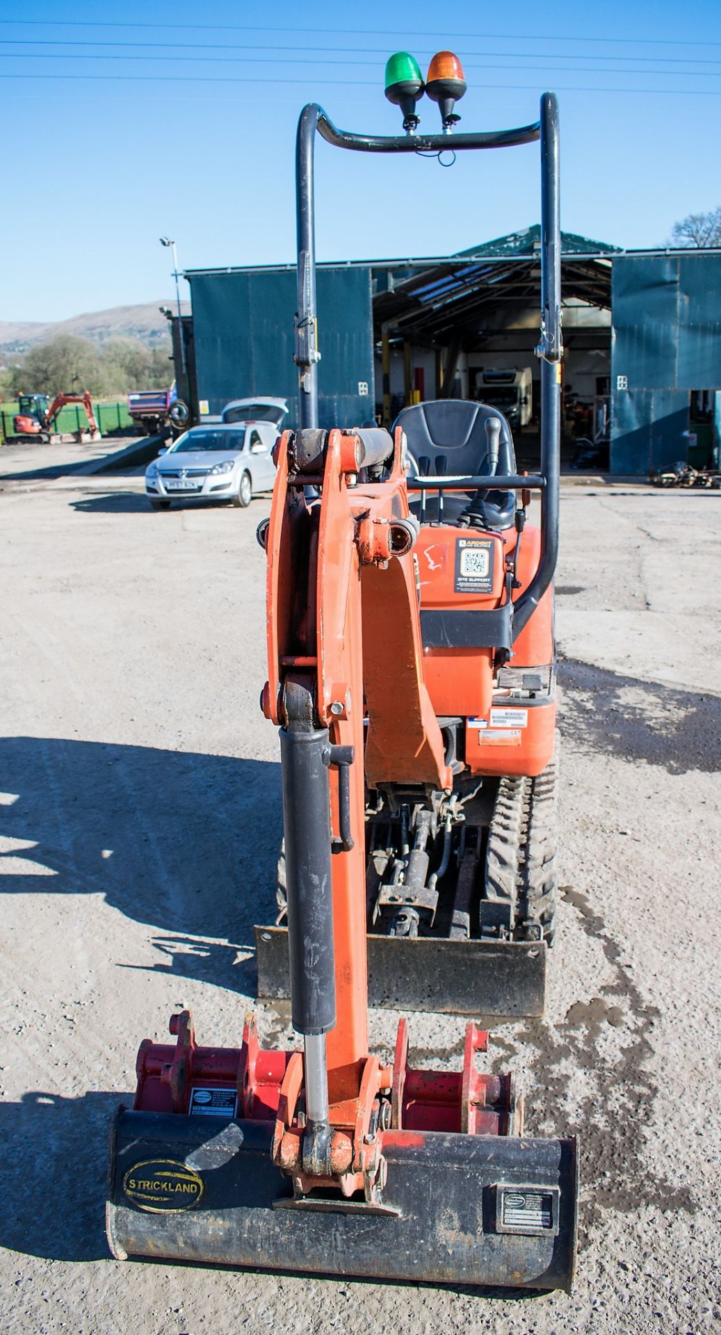 Kubota K008-3 0.8 tonne rubber tracked micro excavator Year: 2017 S/N: 29292 Recorded Hours: 561 - Image 5 of 12