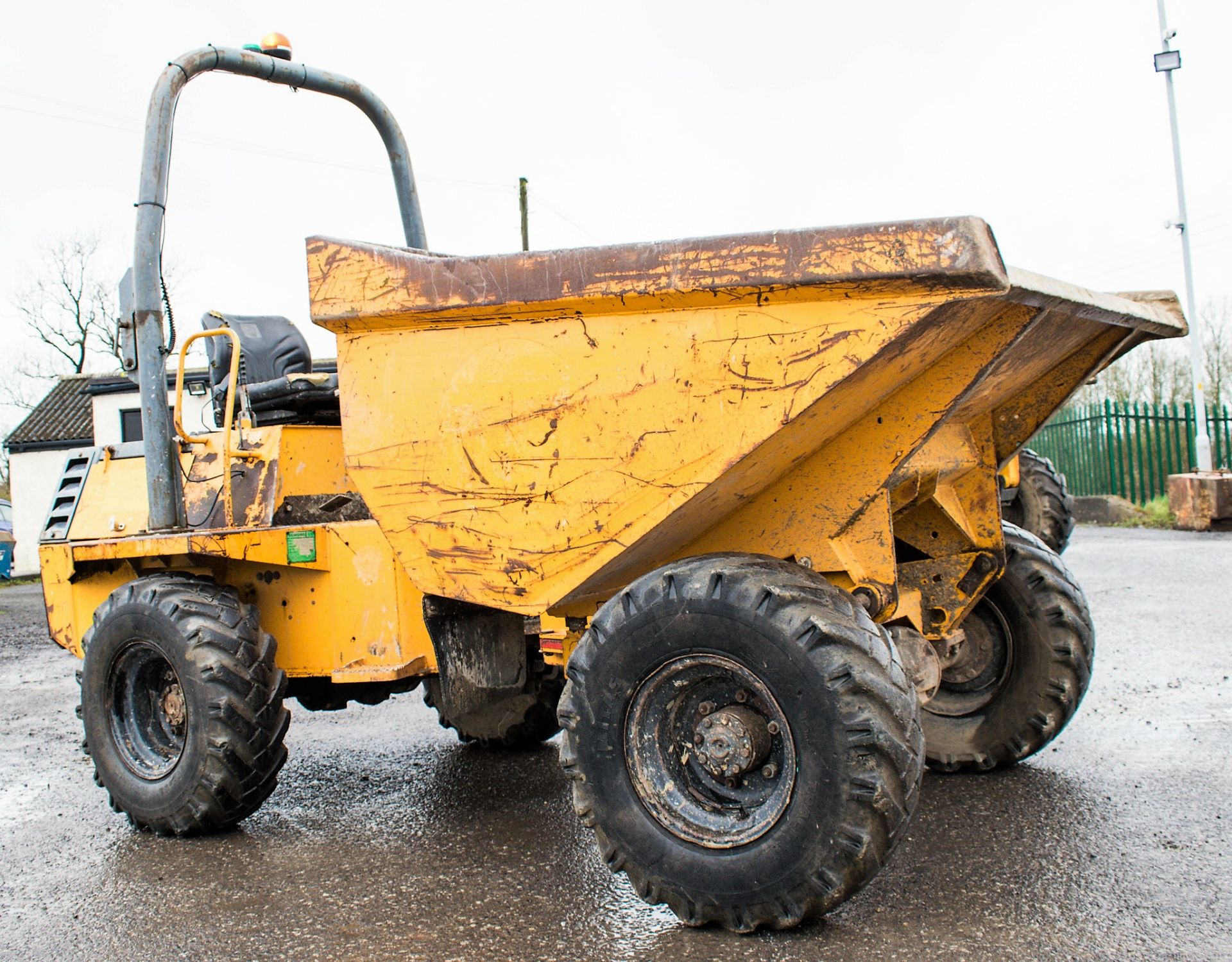 Benford 3 tonne straight skip dumper Year: 2004 S/N: E403AR066 Recorded Hours: Not displayed ( - Image 2 of 12