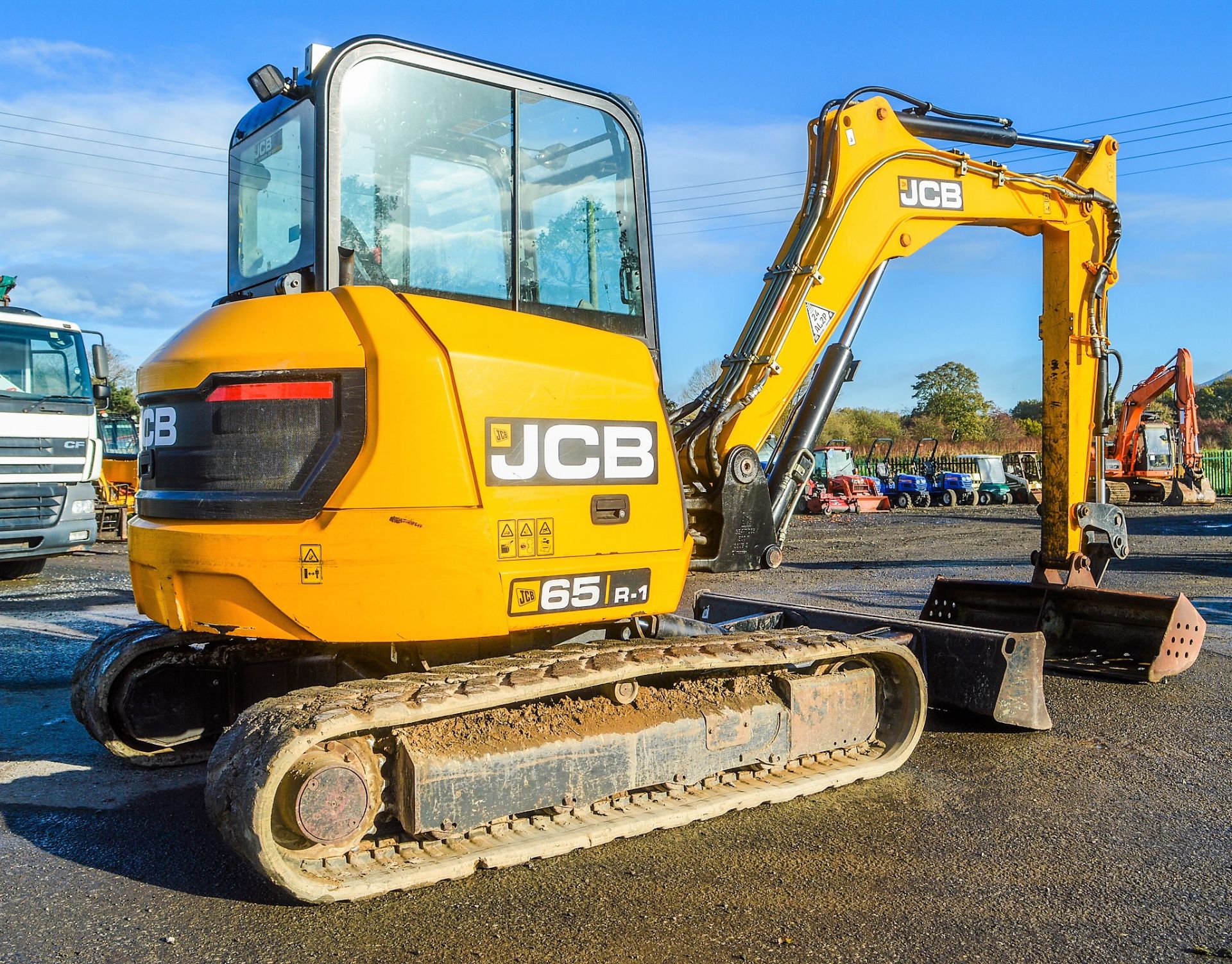 JCB 65R-1 6.5 tonne rubber tracked reduced tail swing midi excavator Year: 2015  S/N: 1913919 Rec - Image 3 of 13