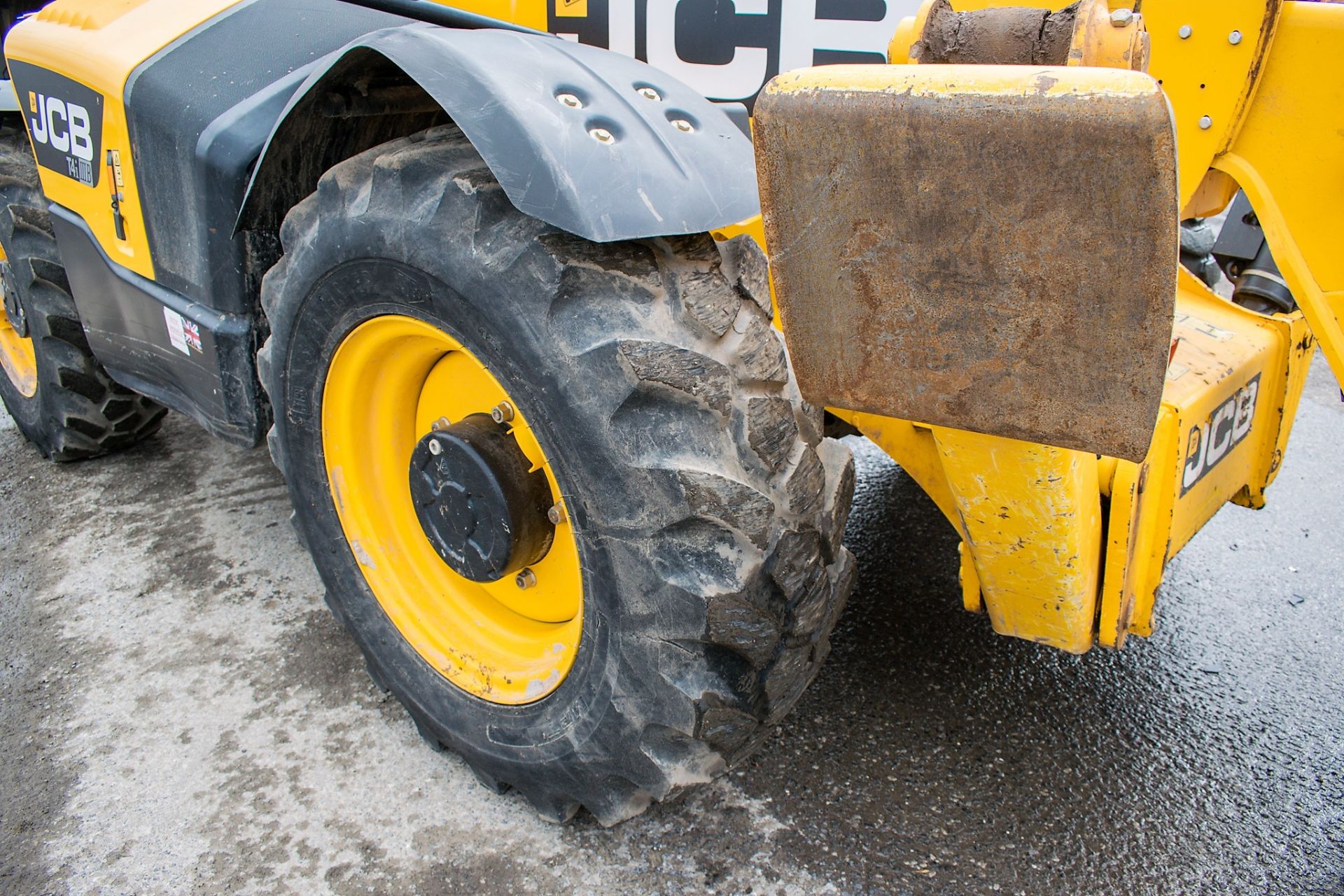 JCB 535-125 Hi-Viz 12.5 metre telescopic handler Year: 2015 S/N: 2345427 Recorded Hours: 2058 c/w - Image 9 of 13