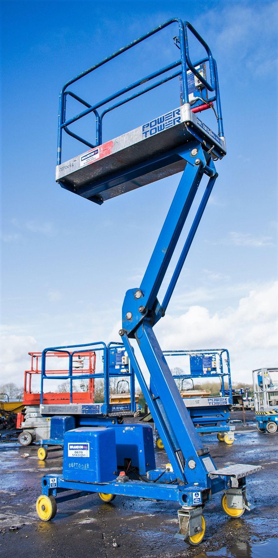 Power Tower battery electric scissor lift 08PT0068 - Image 5 of 5