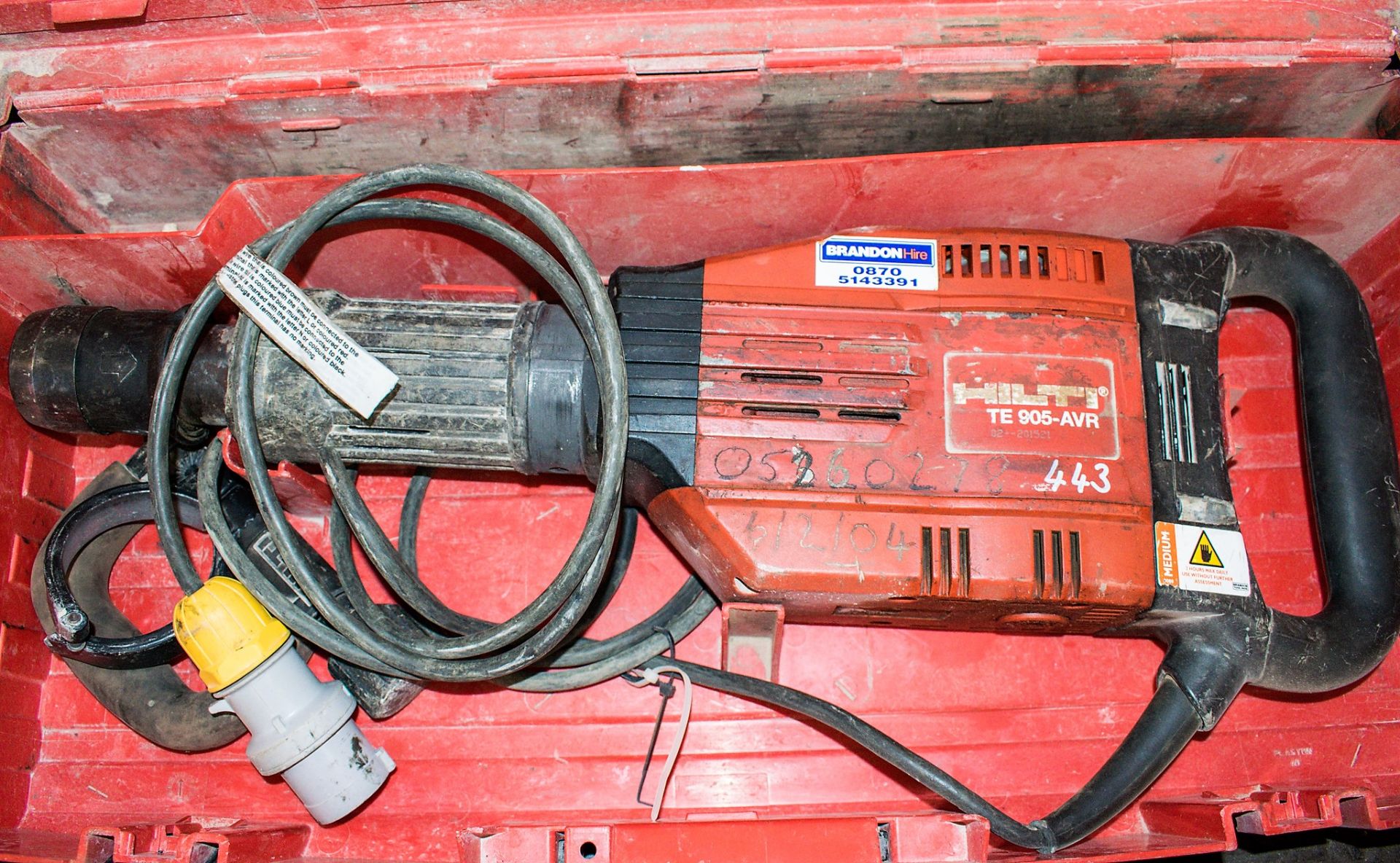 Hilti TE905-AVR 110v breaker c/w carry case