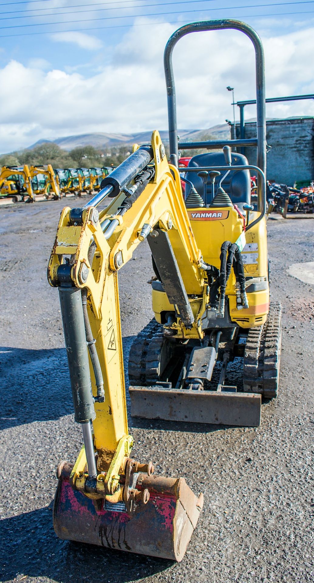 Yanmar SV08 0.8 tonne rubber tracked micro excavator Year: 2015 S/N: 19307 Recorded Hours: 736 - Image 5 of 13