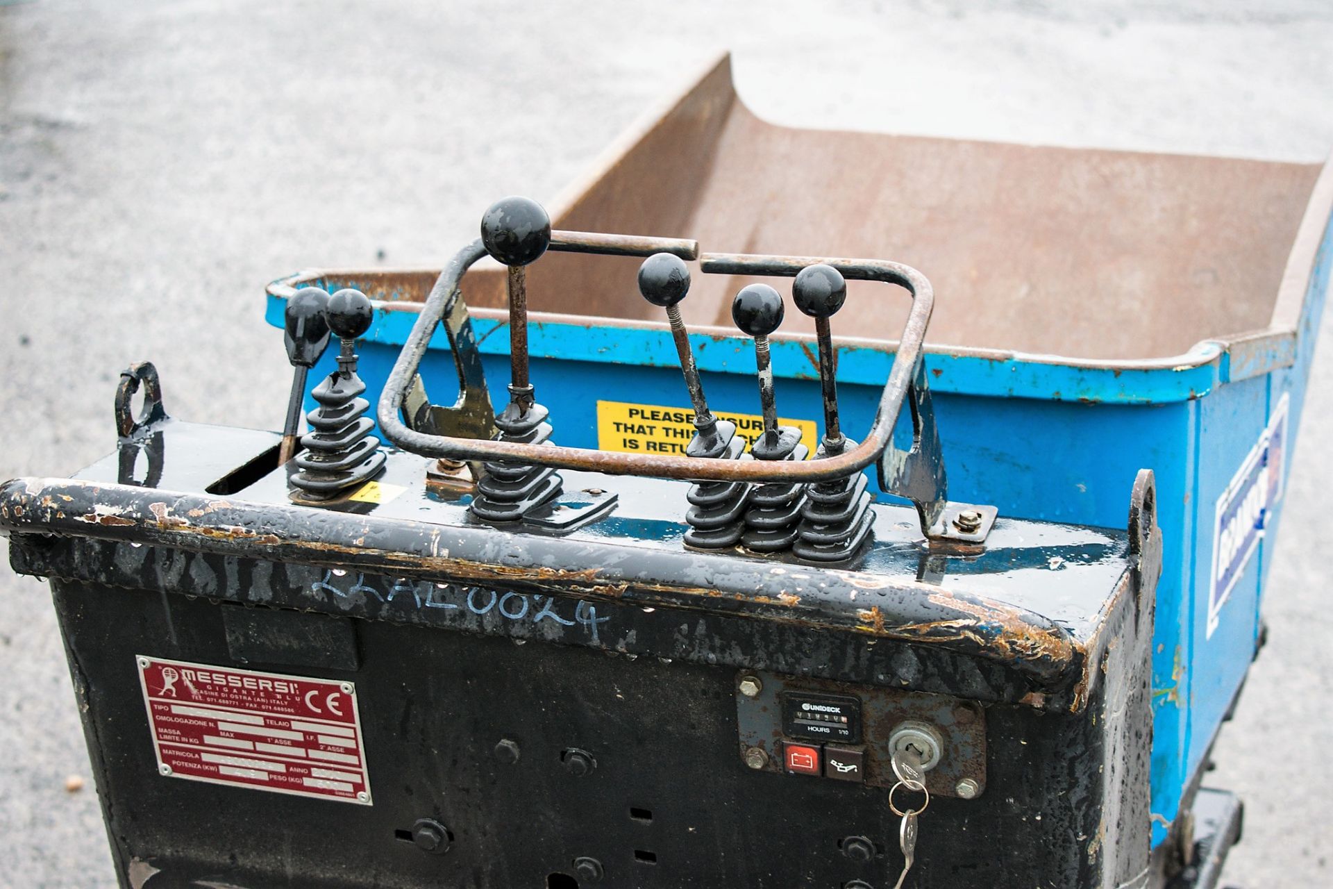 Messersi TCH-07D diesel driven walk behind rubber tracked dumper Year: 2010 S/N: 964 - Image 9 of 9