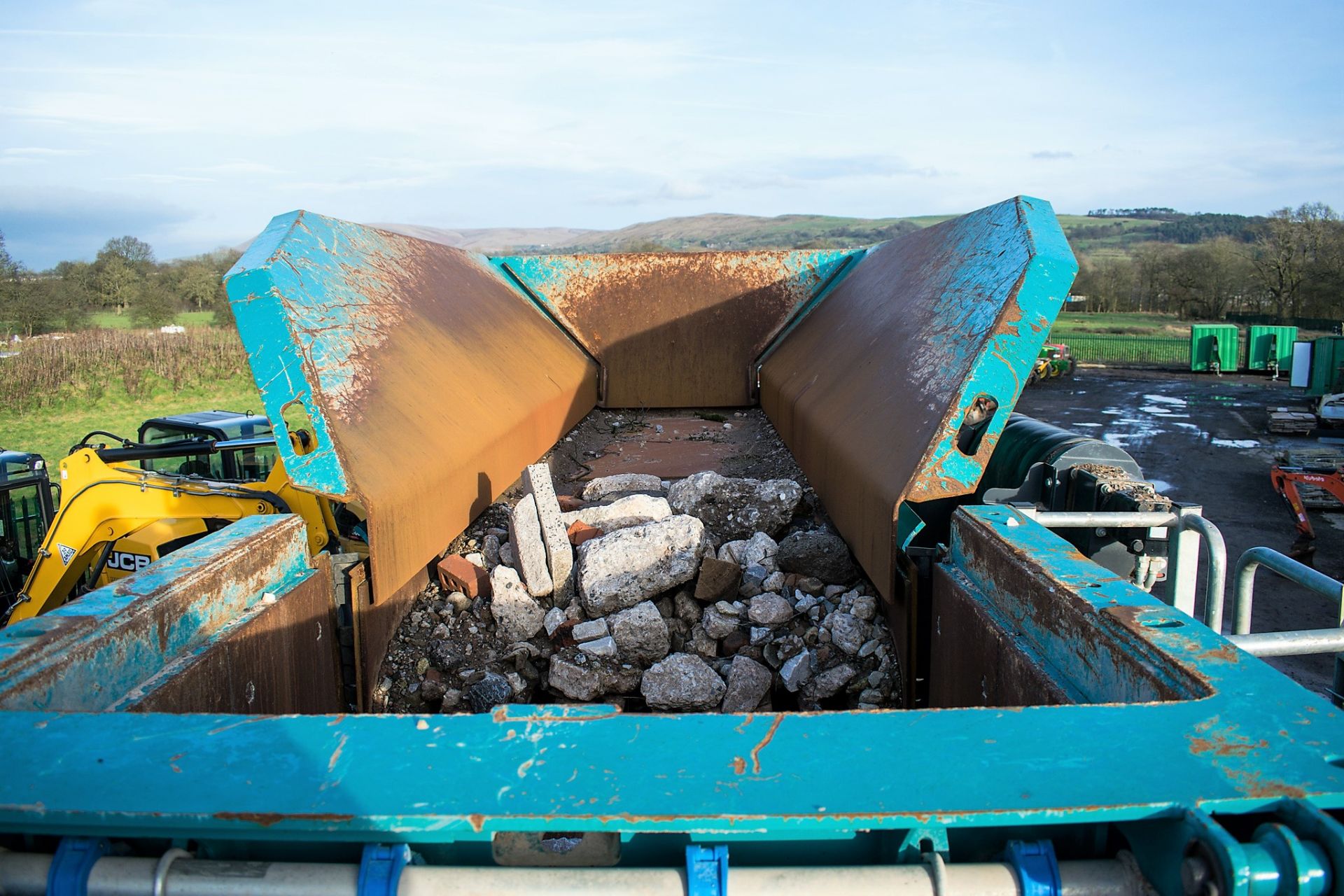 Powerscreen Premiertrak 400X post screen jaw crusher Year: 2017 S/N: 64742 Recorded Hours: 470 - Image 9 of 18