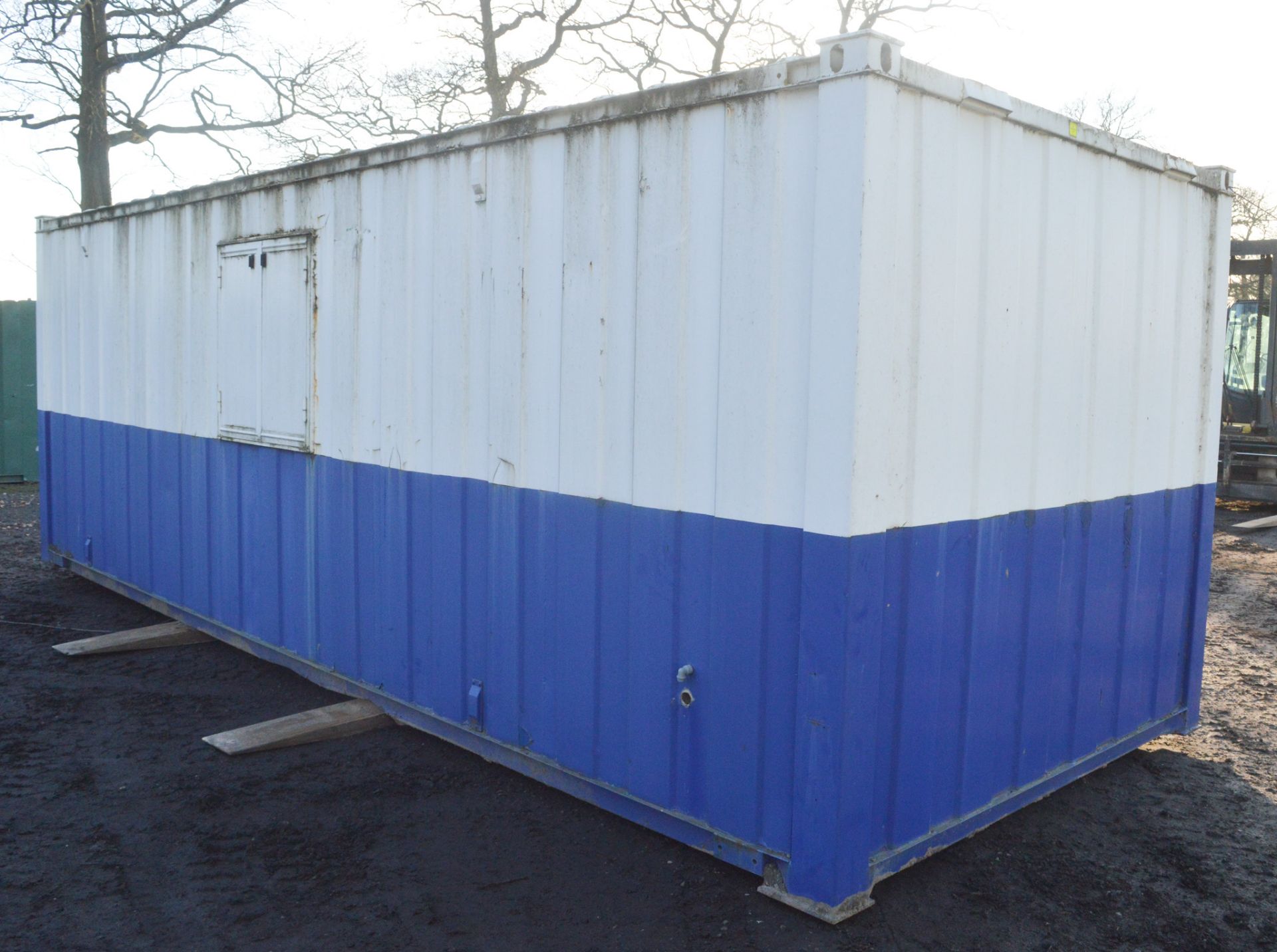 24 ft x 9 ft steel anti vandal office site unit Comprising of office and kitchen area  * No keys but - Image 4 of 7