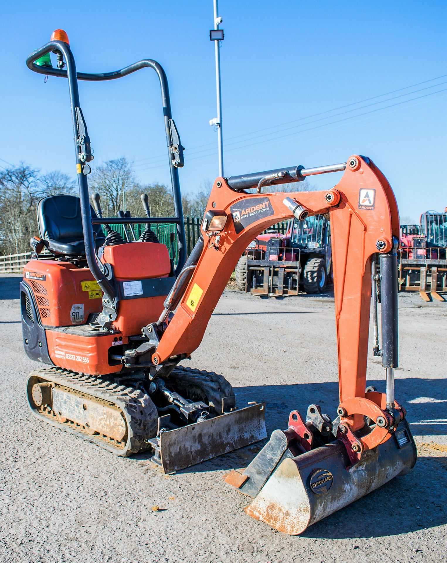 Kubota K008-3 0.8 tonne rubber tracked micro excavator Year: 2017 S/N: 29287 Recorded Hours: 417 - Image 2 of 12