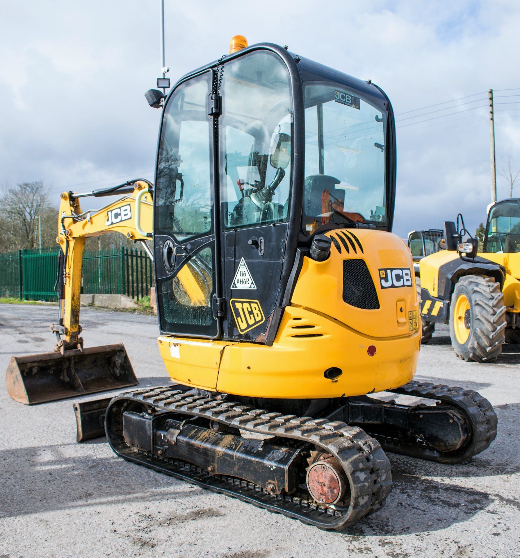 JCB 8025 ZTS 2.5 tonne rubber tracked mini excavator Year: 2013 S/N: 2226123 Recorded Hours: 2573 - Image 3 of 12