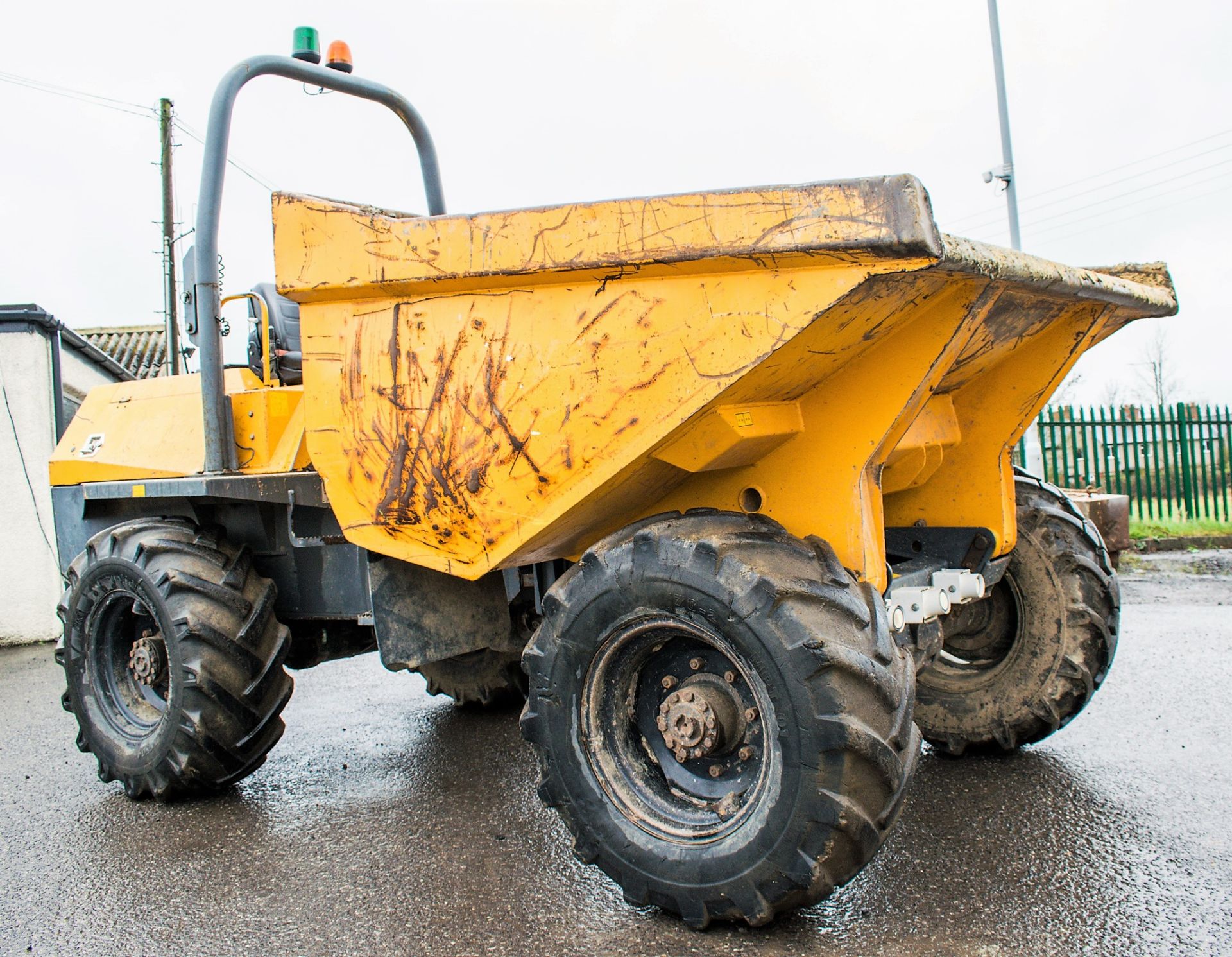 Benford Terex 6 tonne straight skip dumper Year: S/N: Recorded Hours: 2695 1839 - Image 2 of 12