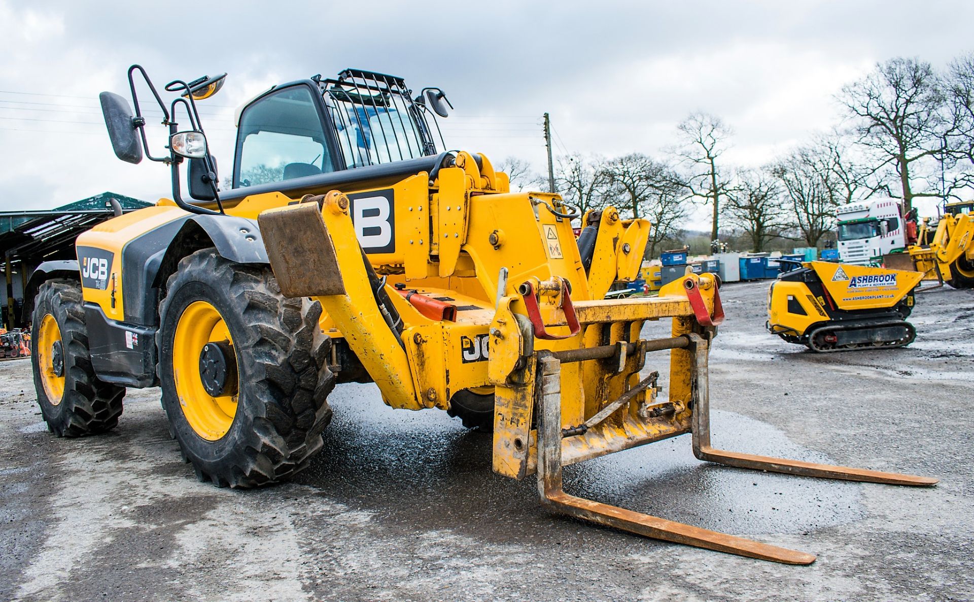 JCB 535-125 Hi-Viz 12.5 metre telescopic handler Year: 2015 S/N: 2345427 Recorded Hours: 2058 c/w - Image 2 of 13